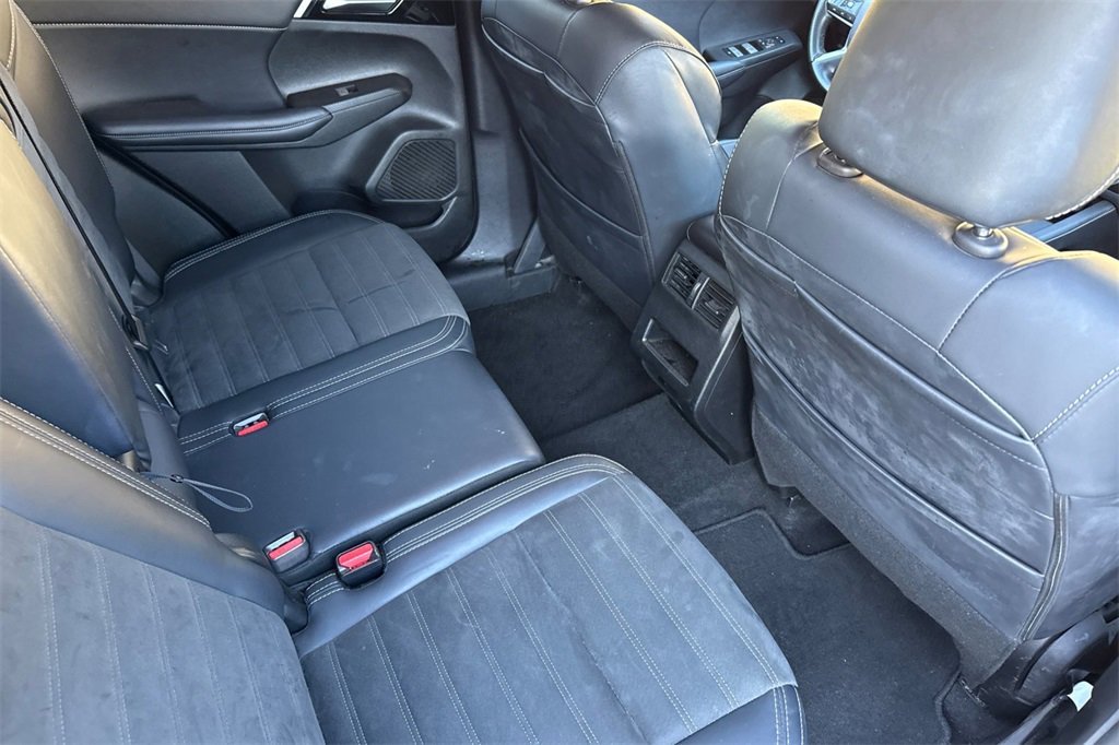 Used 2024 Mitsubishi Outlander FWD image 22