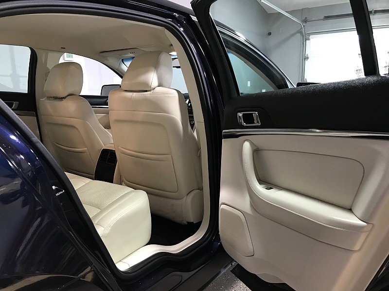 Used 2009 Lincoln MKS image 18