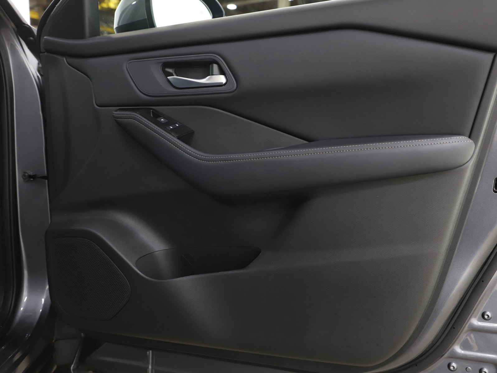 Used 2026 Nissan Rogue SV image 9