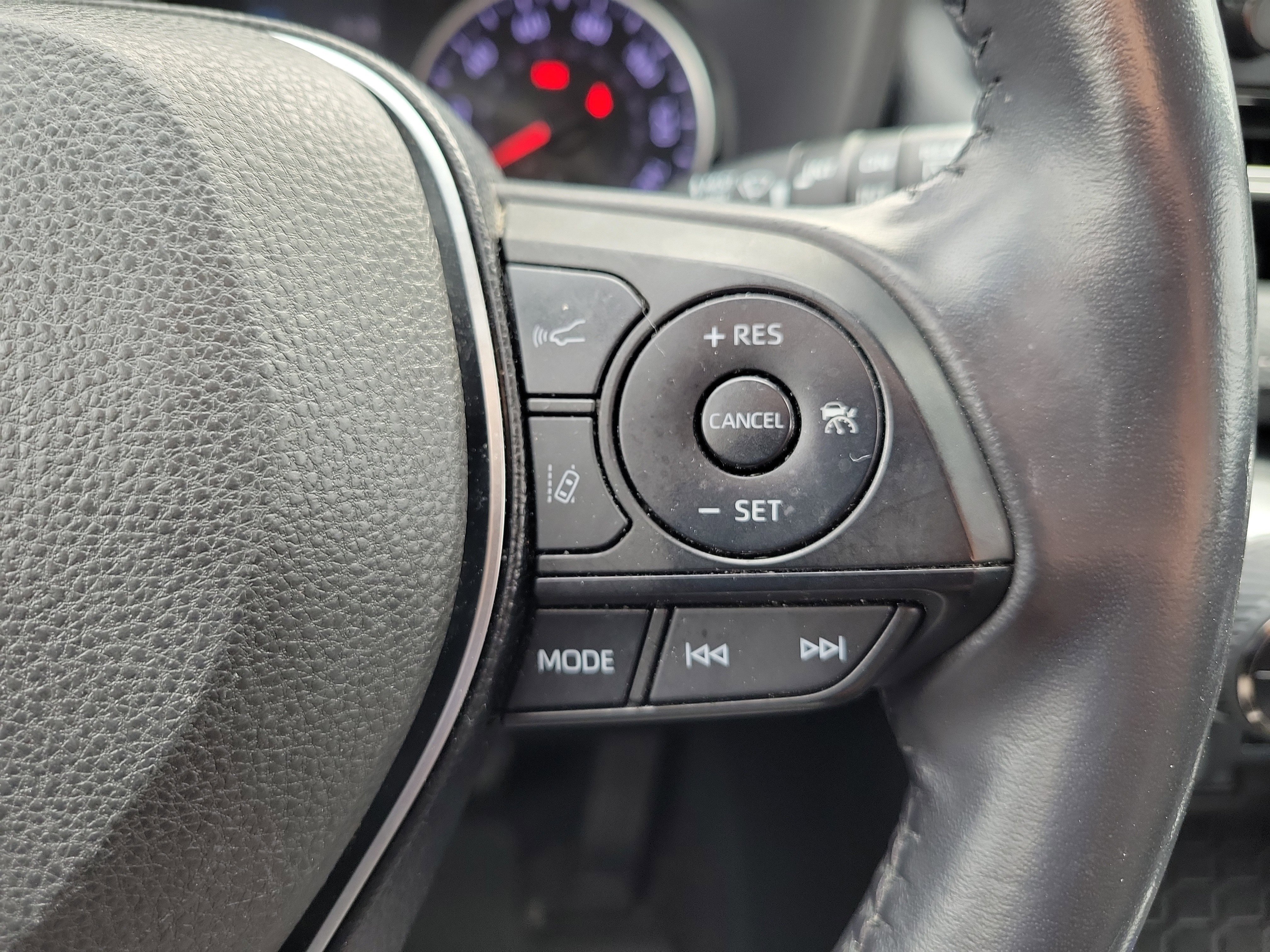 Used 2019 Toyota RAV4 XLE Premium image 30