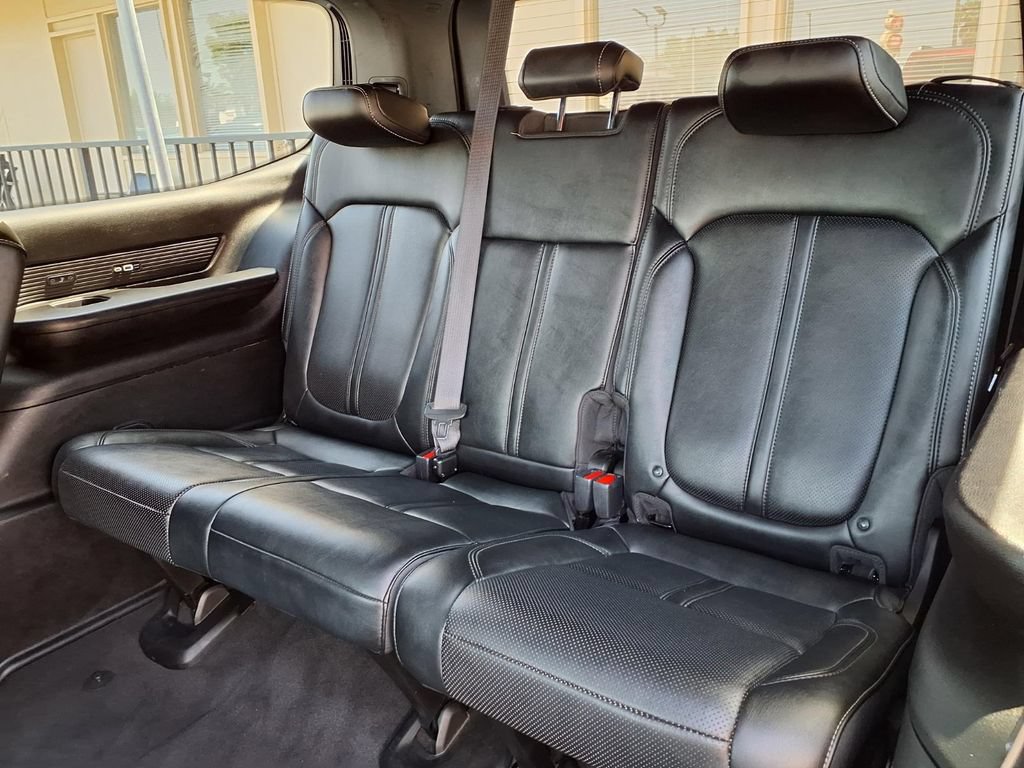 Used 2024 Jeep Wagoneer Series III AWD/4WD image 9