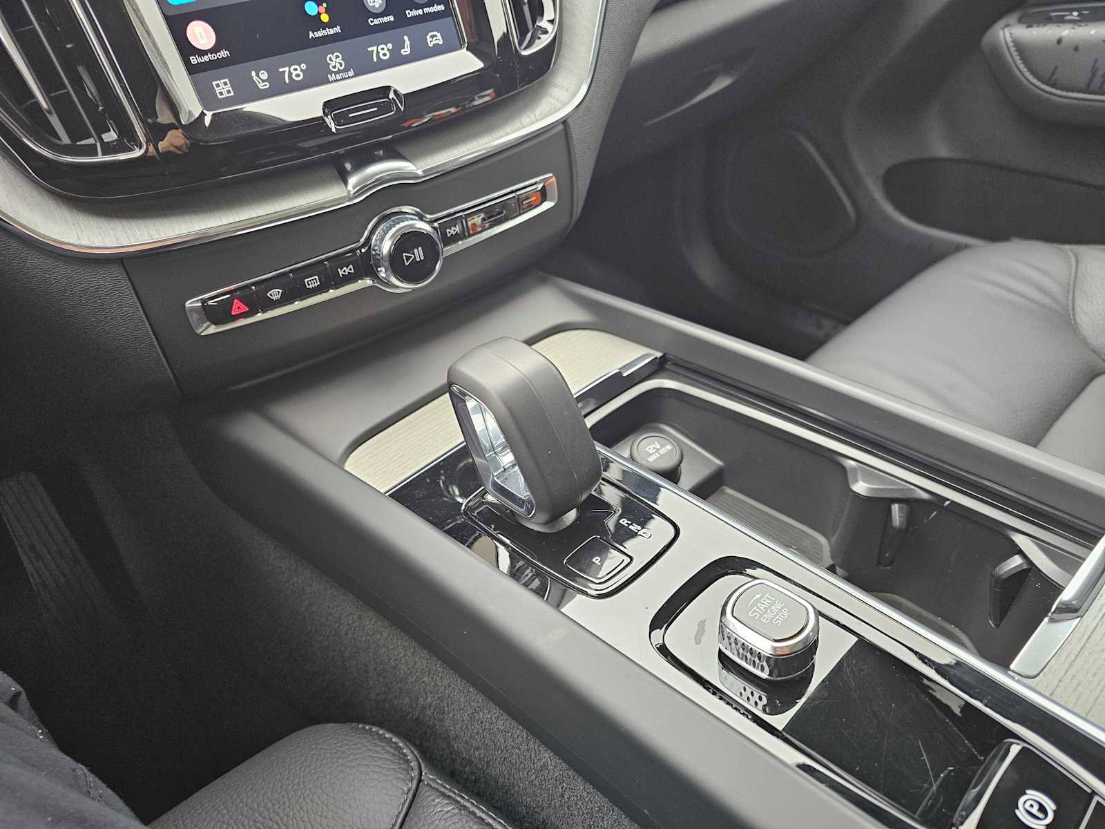 Certified 2025 Volvo XC60 B5 Plus image 27