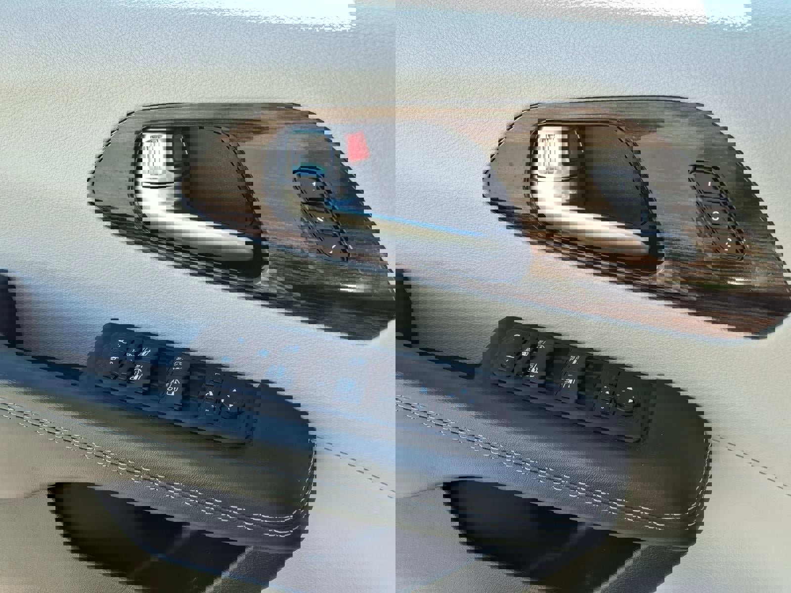 Used 2023 Chrysler Pacifica Limited image 16