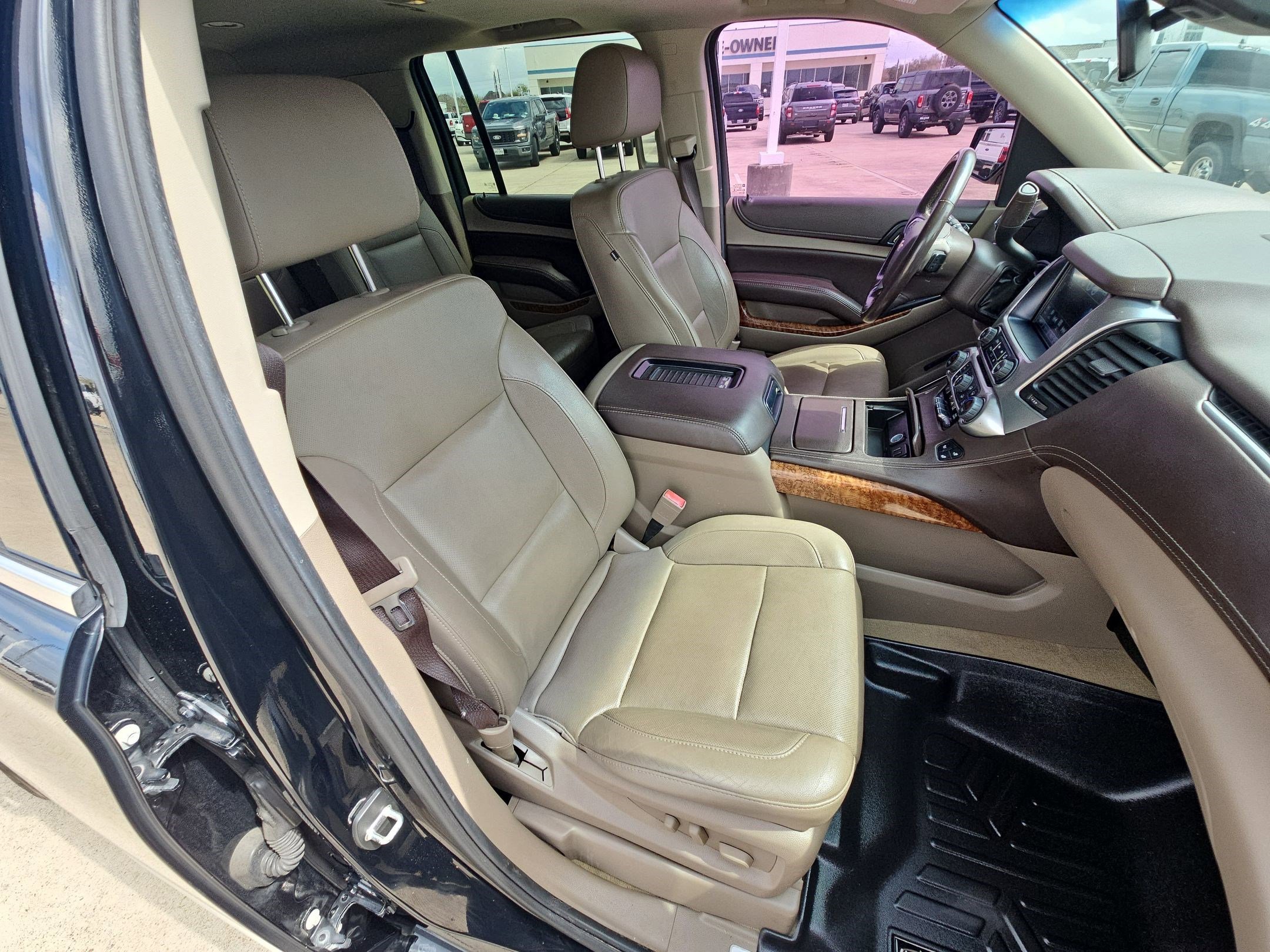 Used 2017 Chevrolet Suburban Premier image 31