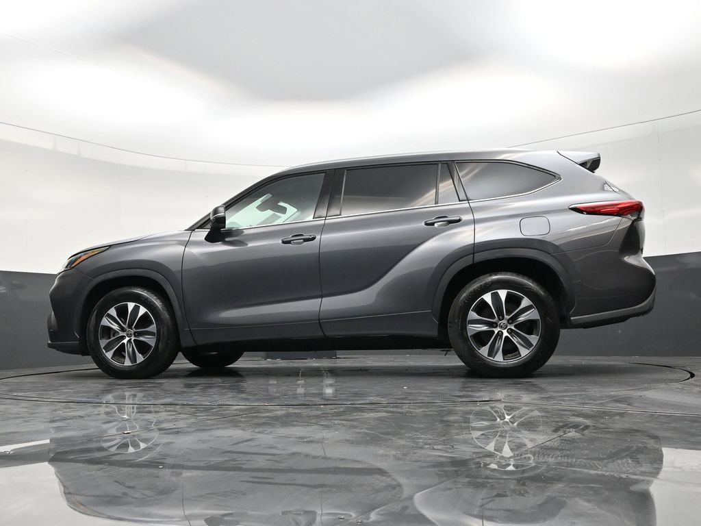 Used 2022 Toyota Highlander XLE FWD image 21