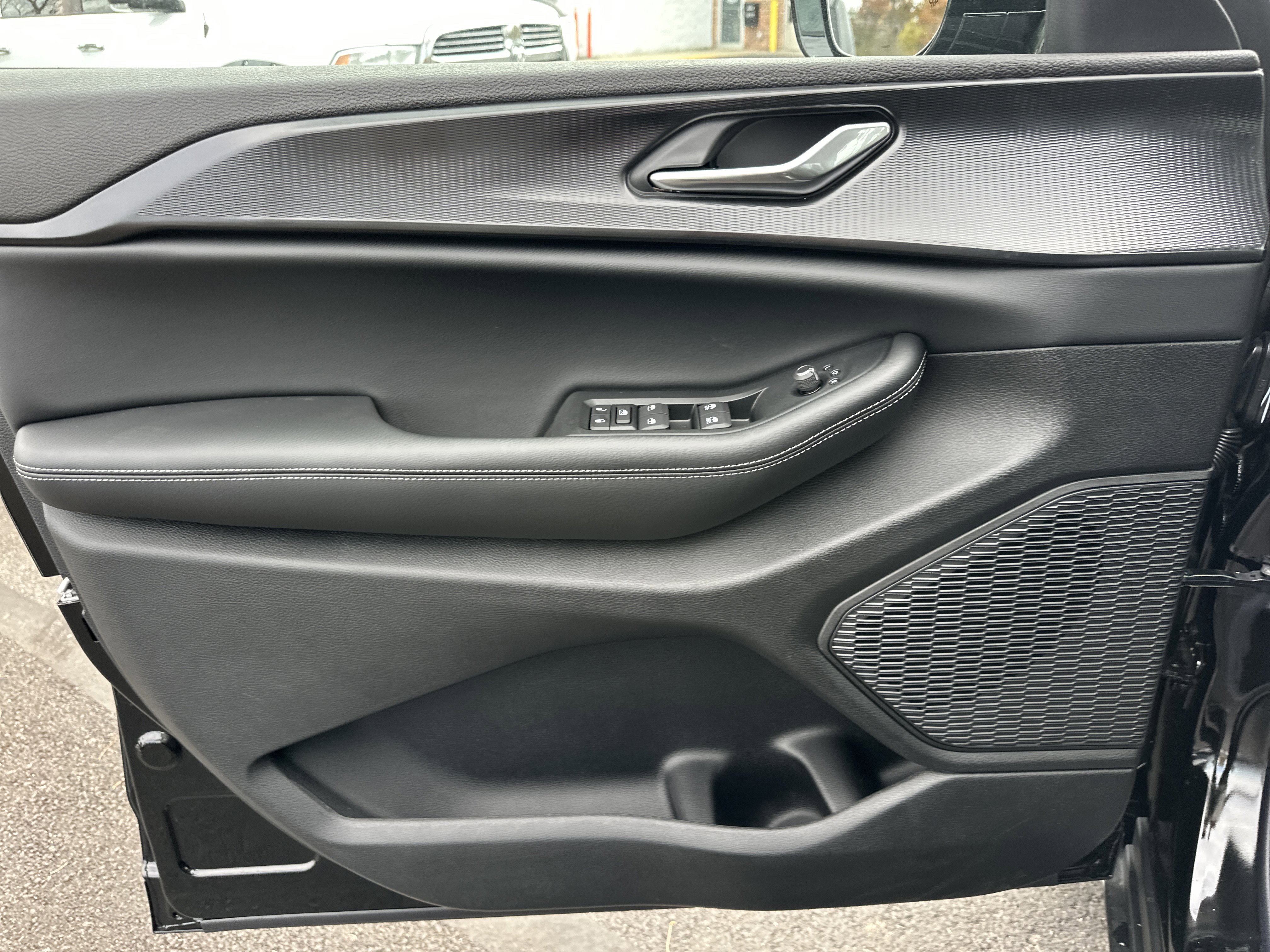 New 2025 Jeep Grand Cherokee L Altitude image 27