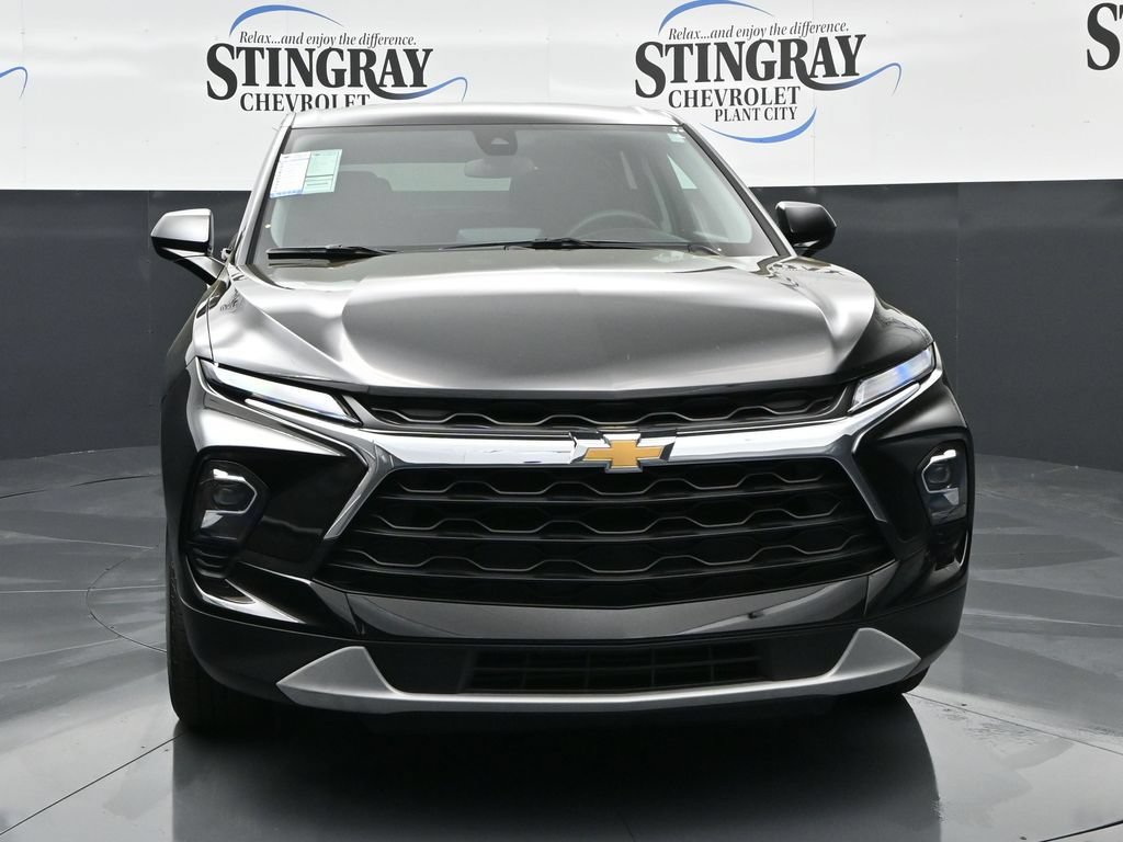 Used 2025 Chevrolet Blazer LT AWD/4WD image 2