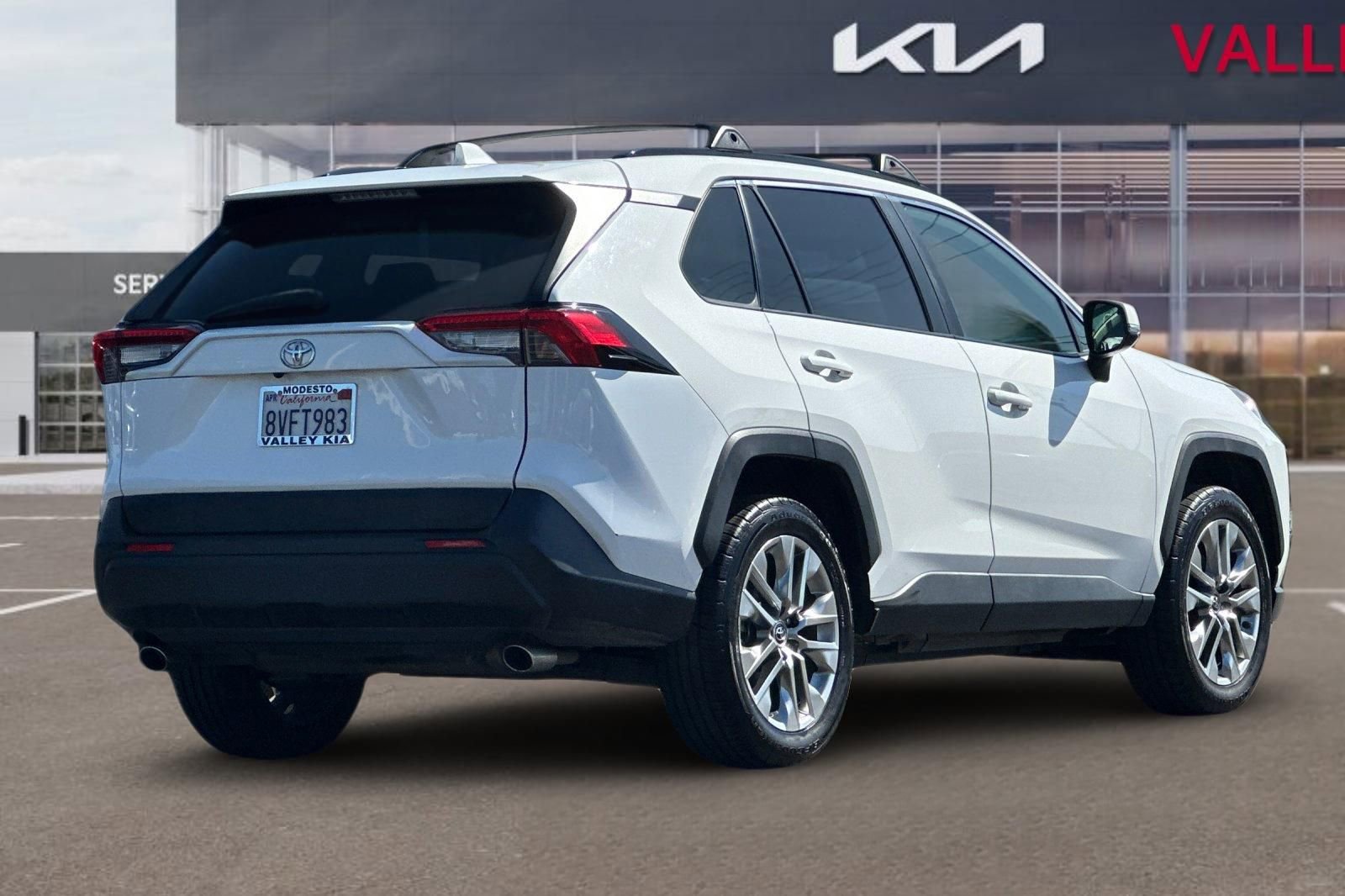 Used 2019 Toyota RAV4 XLE Premium w/ Cold Weather Package AWD/4WD image 4