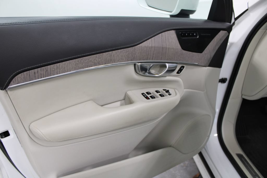 Used 2022 Volvo XC90 T8 Inscription w/ Advanced Package AWD/4WD image 17
