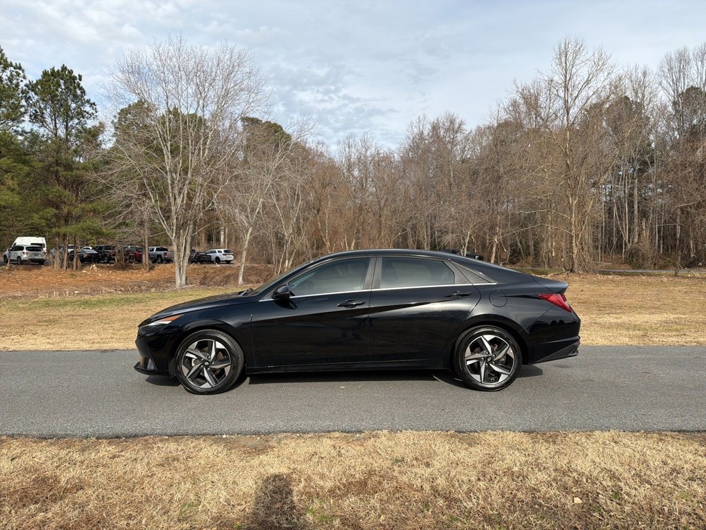 Used 2023 Hyundai Elantra Limited image 8