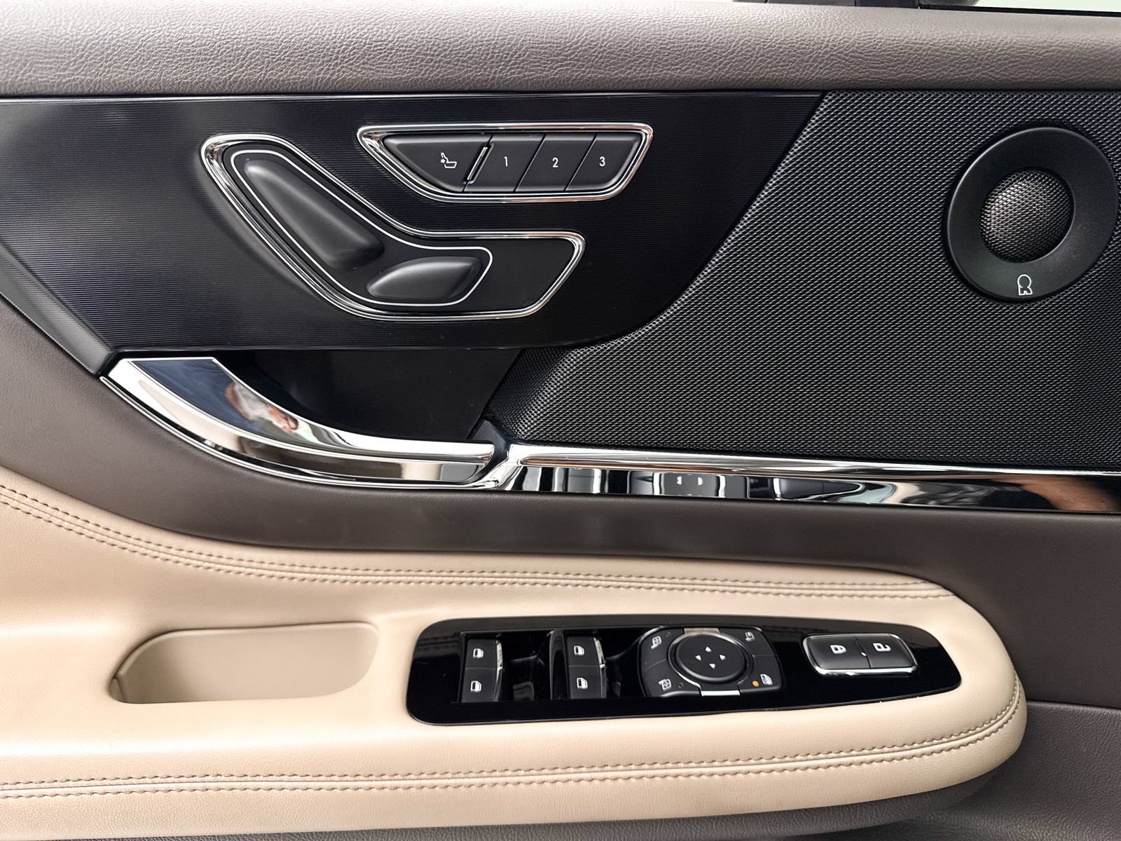 Used 2020 Lincoln Corsair Reserve AWD/4WD image 28