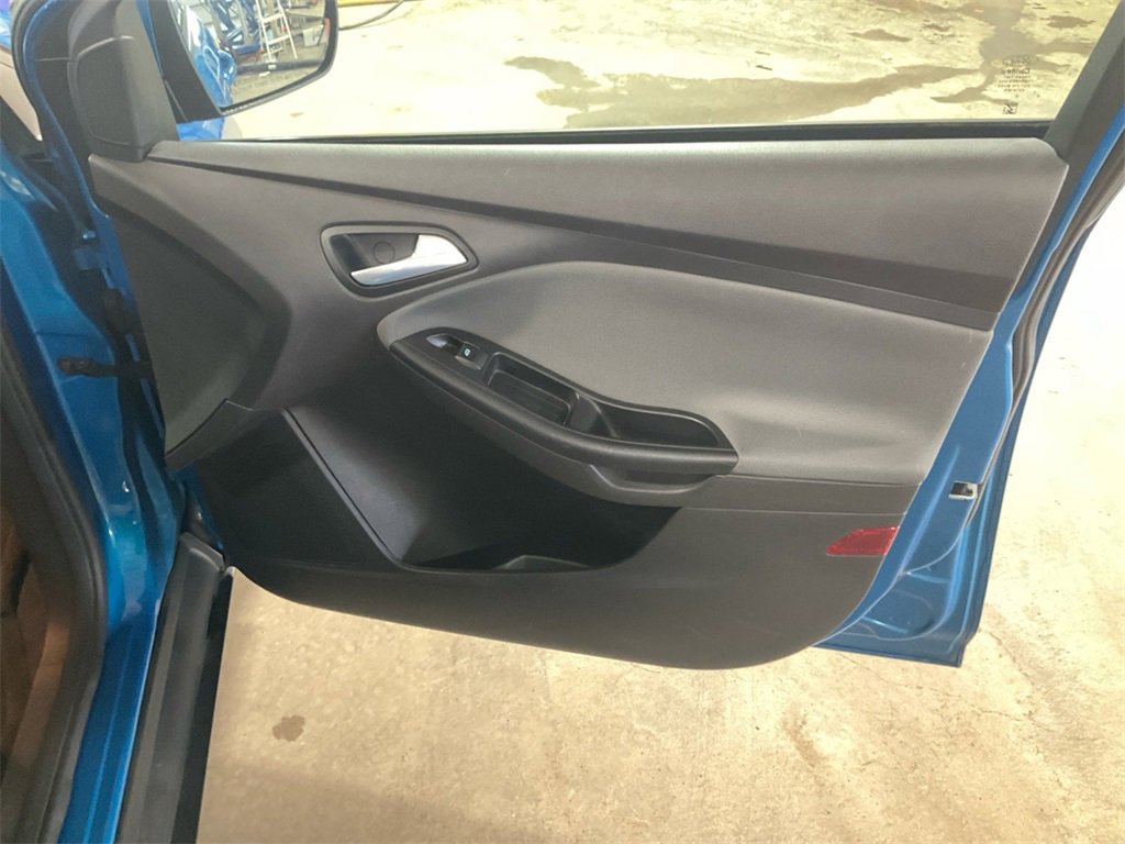Used 2014 Ford Focus SE w/ SE Winter Package image 16