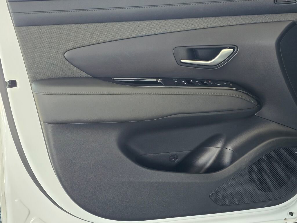 Used 2025 Hyundai Santa Cruz Limited image 18