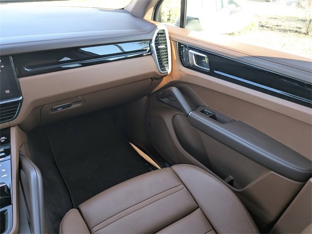 Used 2022 Porsche Cayenne S image 19