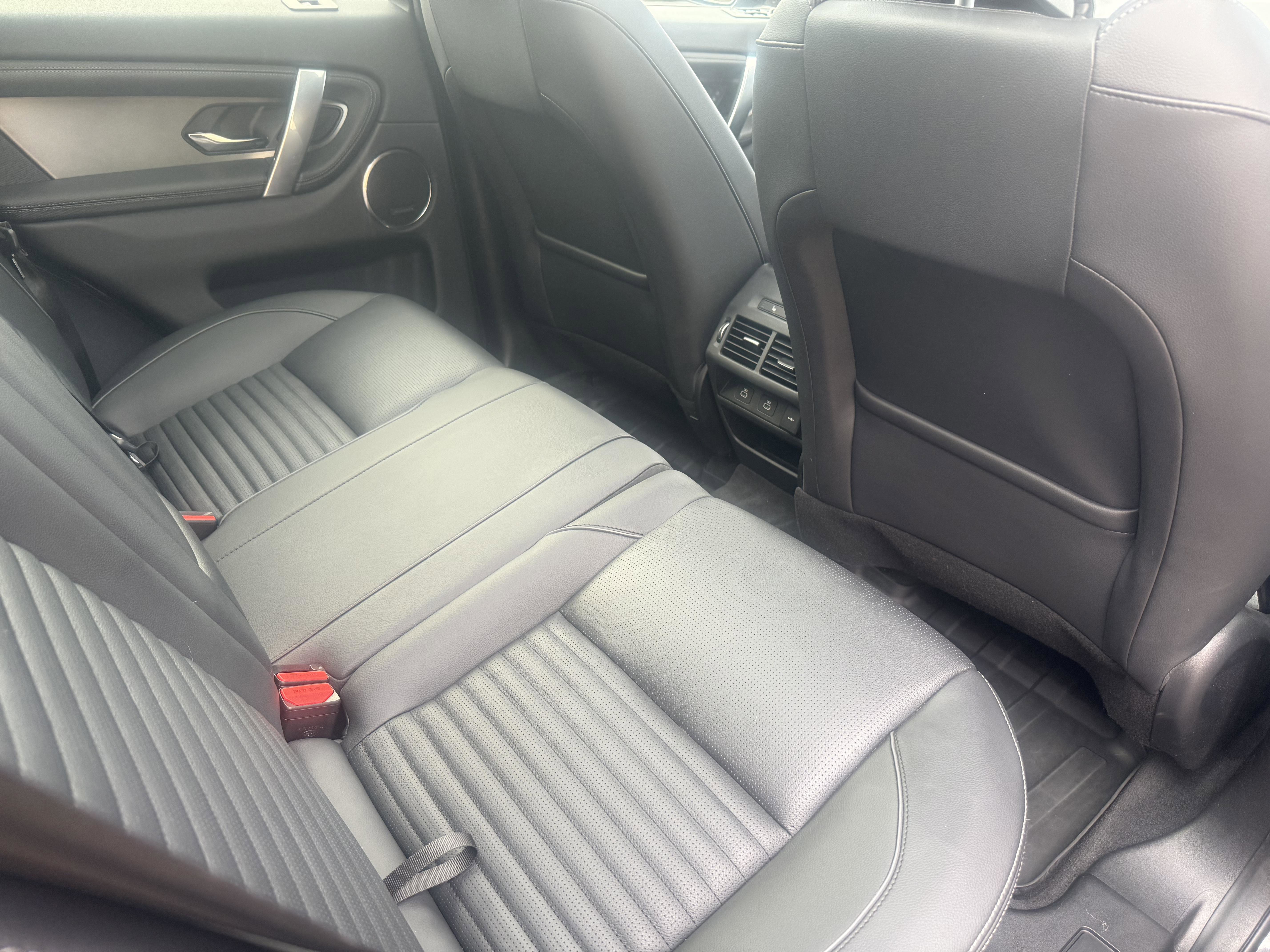 Used 2025 Land Rover Discovery Sport Dynamic SE image 39