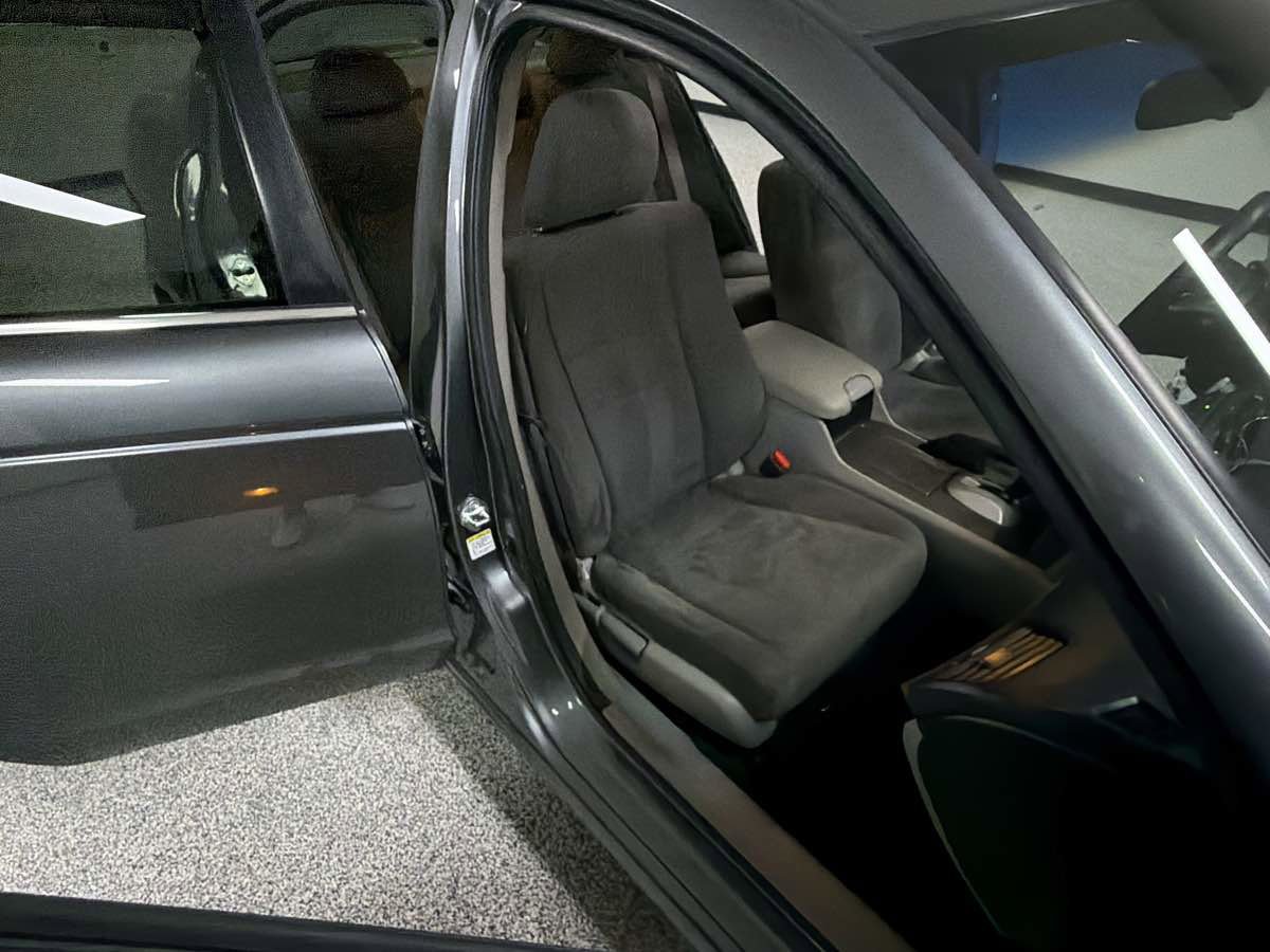 Used 2011 Honda Accord EX image 30