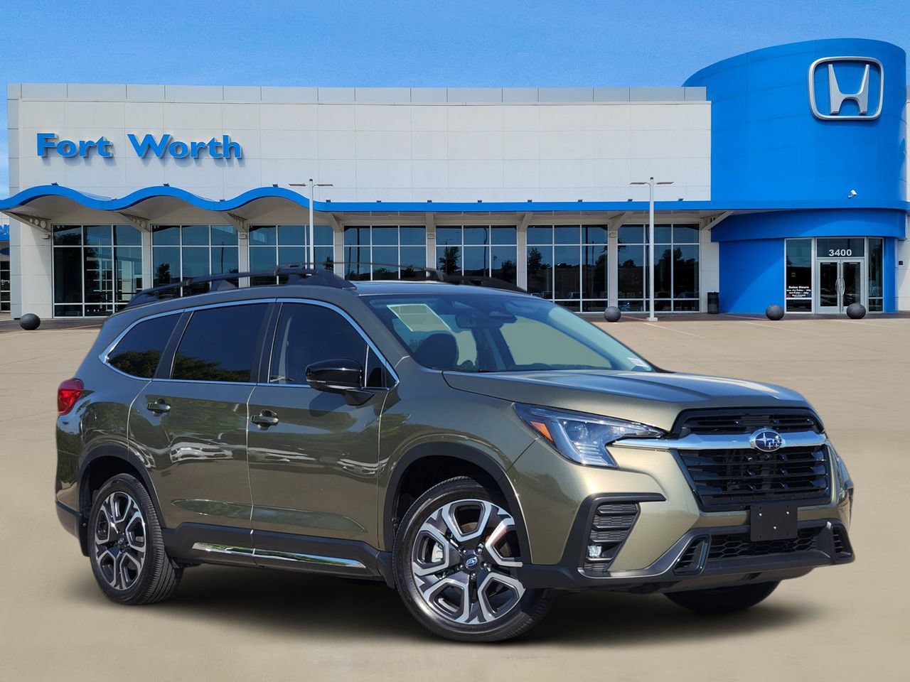 Used 2025 Subaru Ascent Limited AWD/4WD image 1