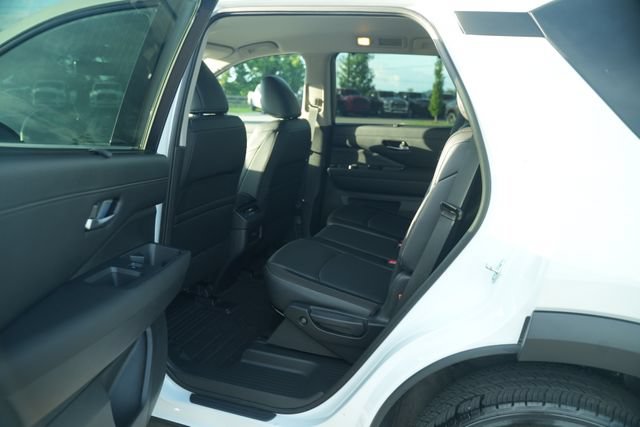 Used 2025 Nissan Pathfinder SL AWD/4WD image 15