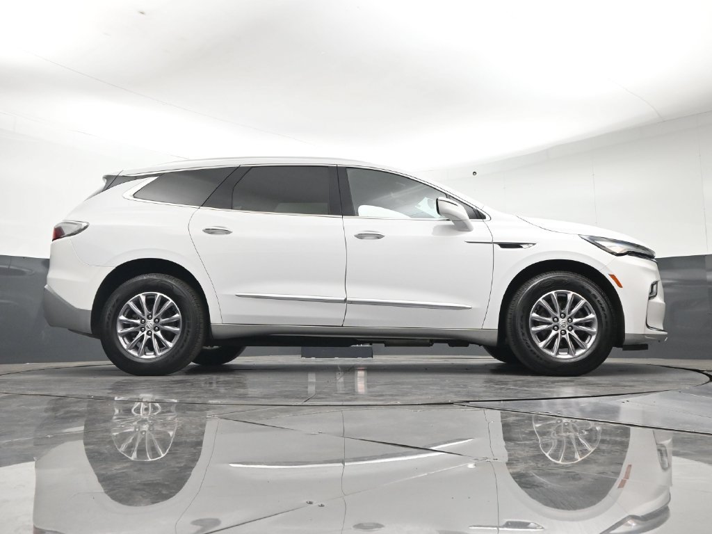 Certified 2024 Buick Enclave Essence AWD/4WD image 29