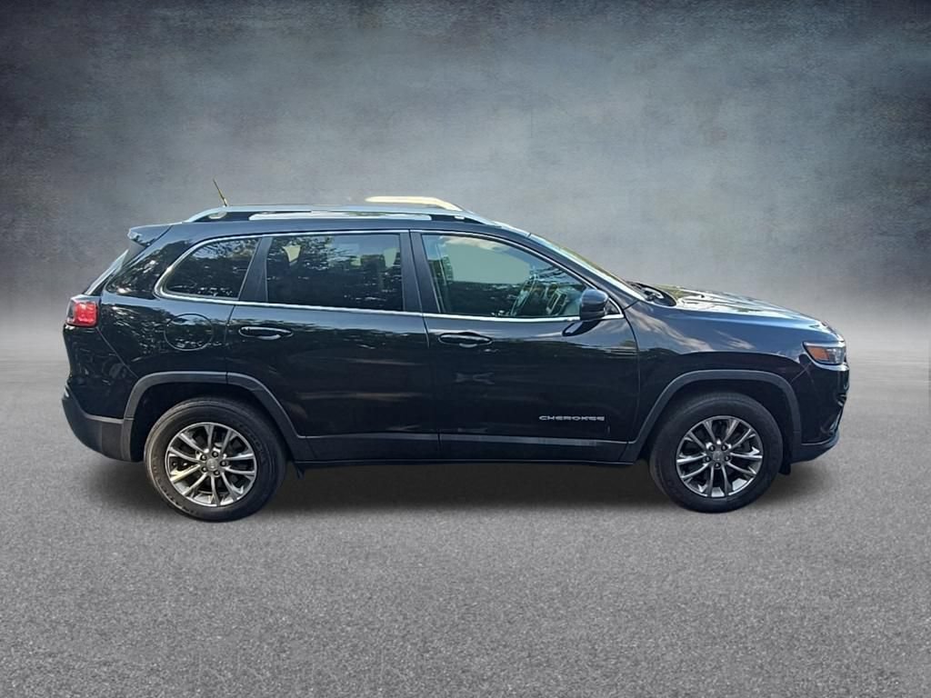 Used 2019 Jeep Cherokee Latitude Plus w/ Cold Weather Group AWD/4WD image 9
