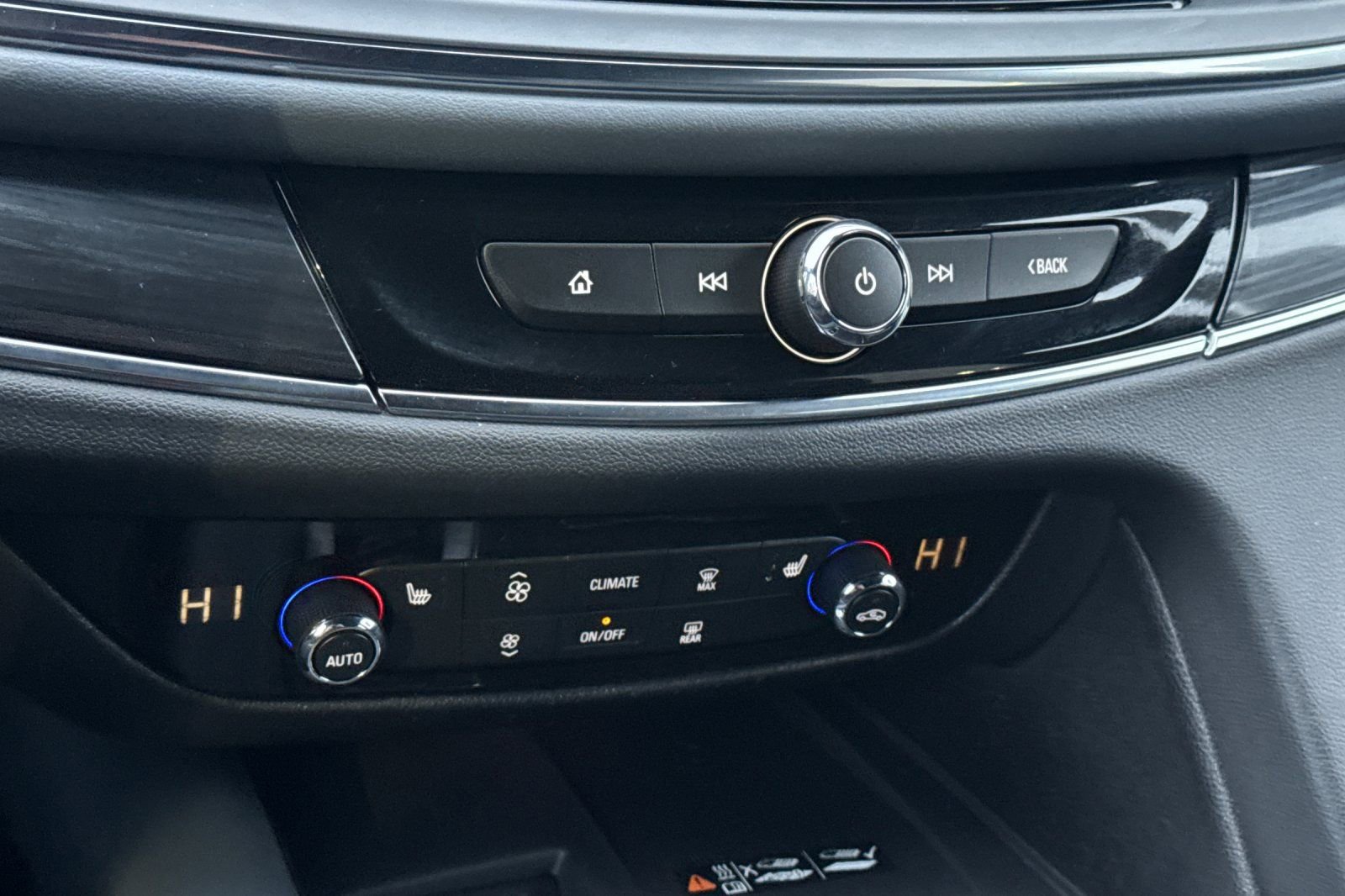 Certified 2023 Buick Enclave Essence image 23