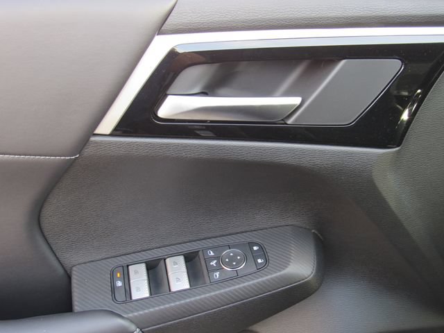New 2026 Mitsubishi Outlander SE FWD image 12