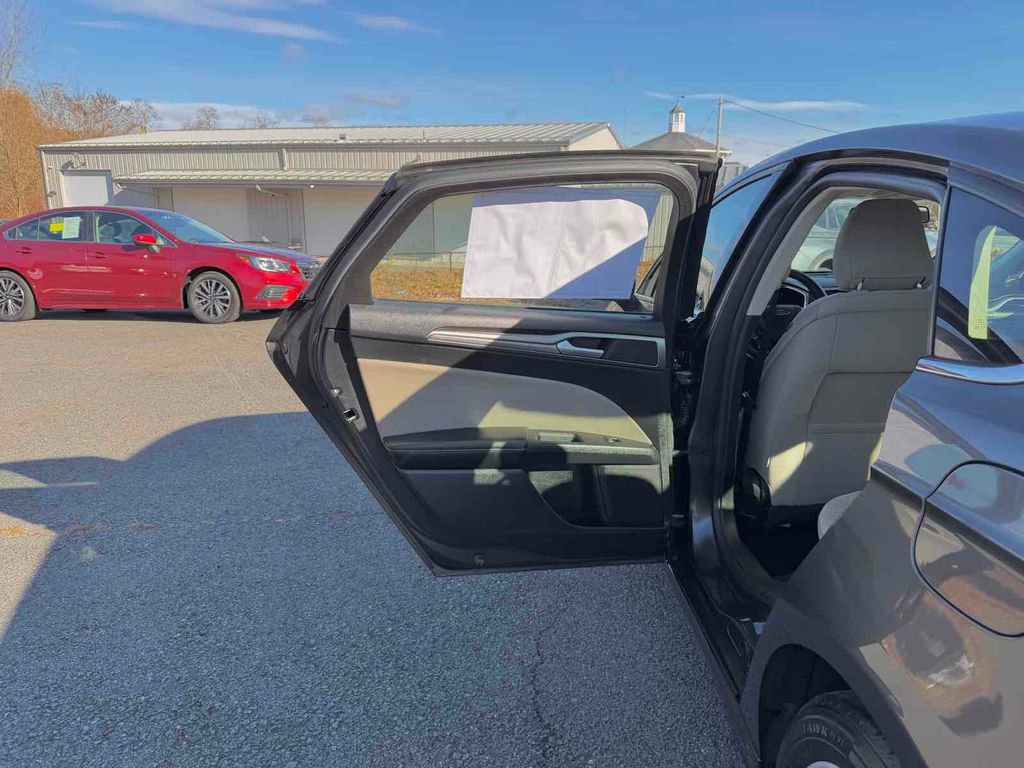 Used 2018 Ford Fusion S image 15