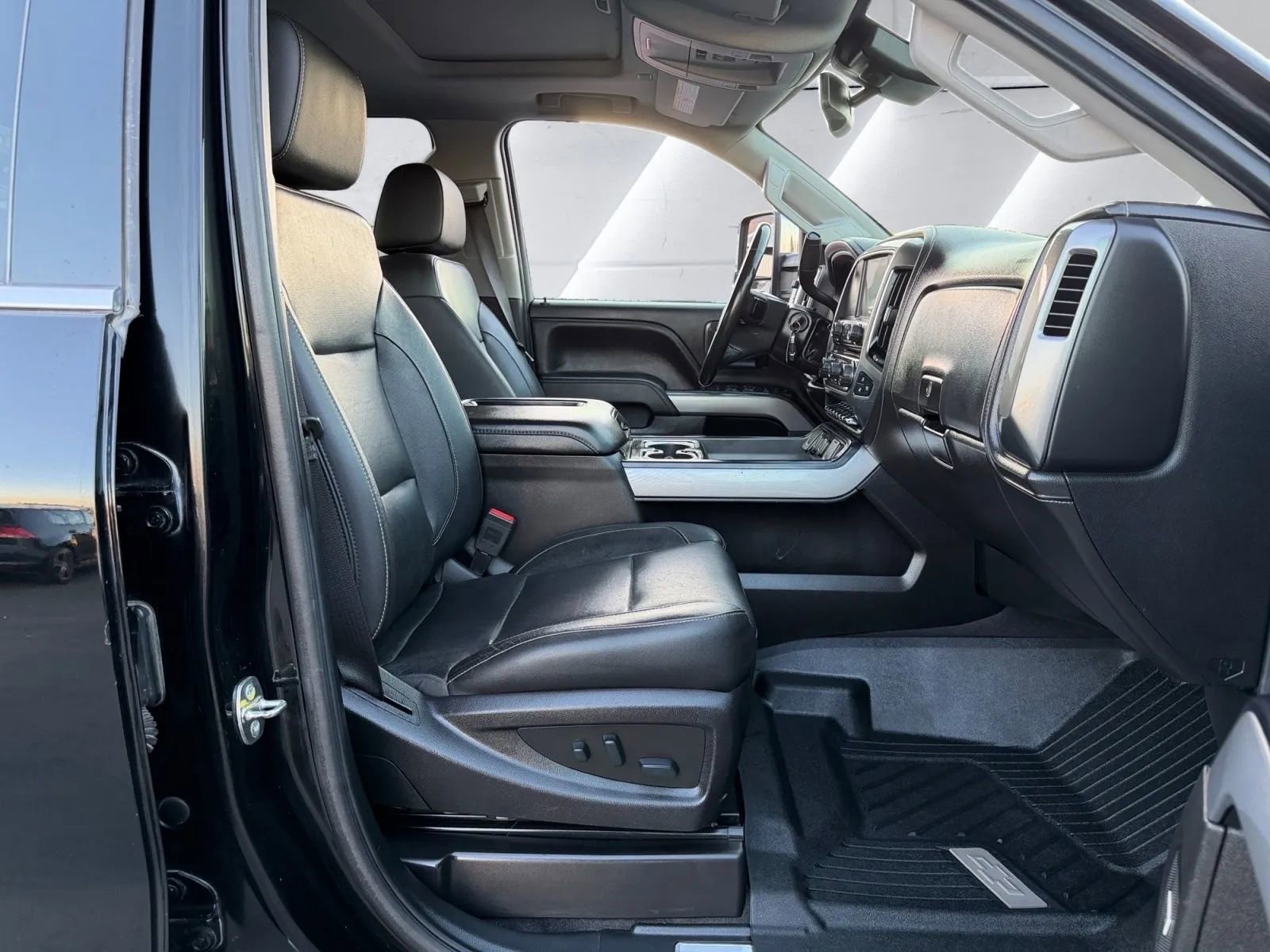 Used 2019 Chevrolet Silverado 3500 LTZ w/ Duramax Plus Package AWD/4WD image 14