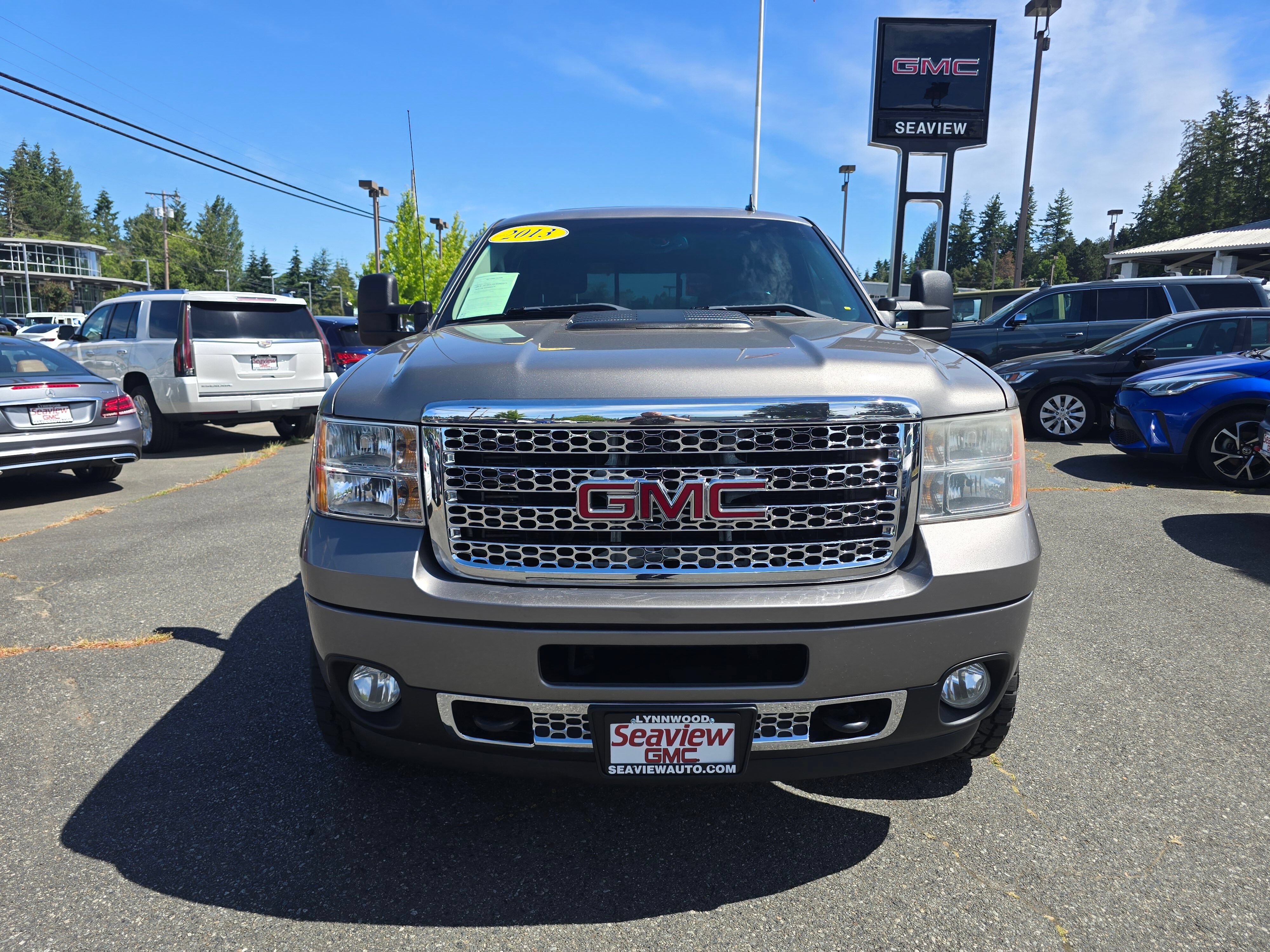 Used 2013 GMC Sierra 2500 Denali w/ Suspension Package, Off-Road AWD/4WD image 2