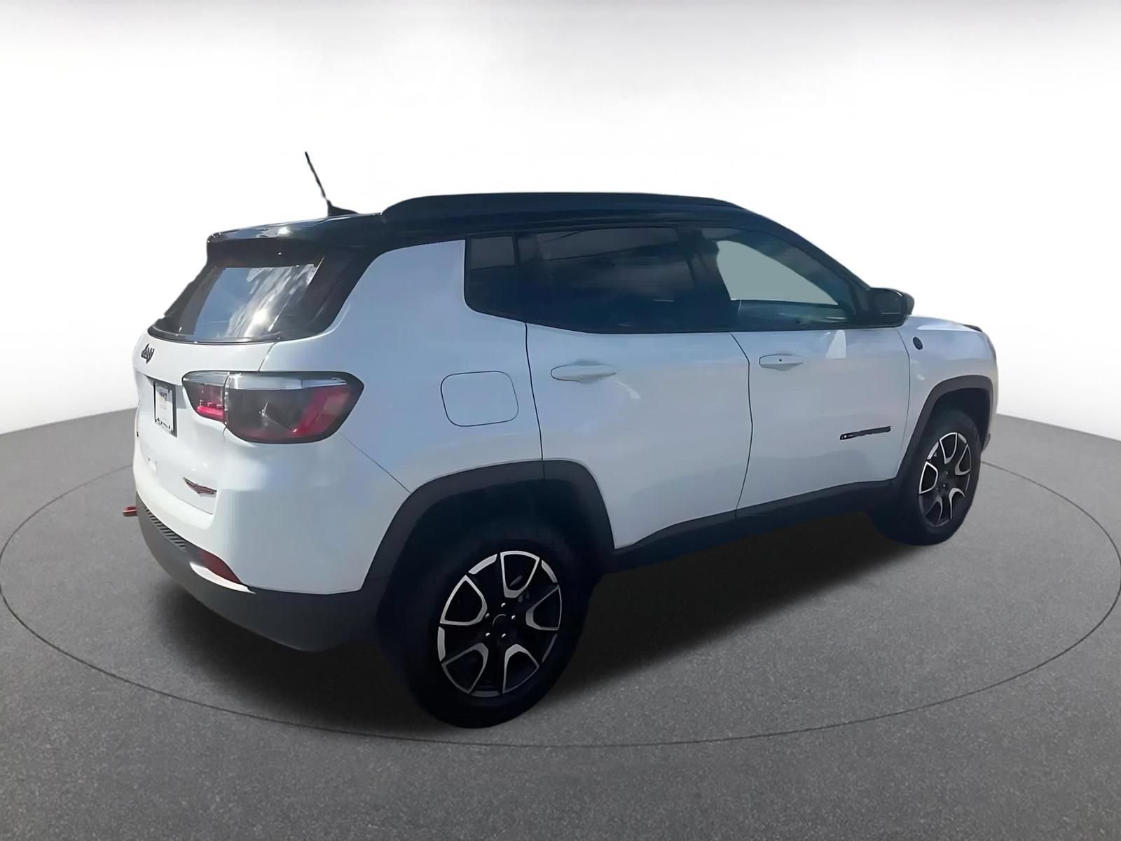 Used 2025 Jeep Compass Trailhawk AWD/4WD image 11