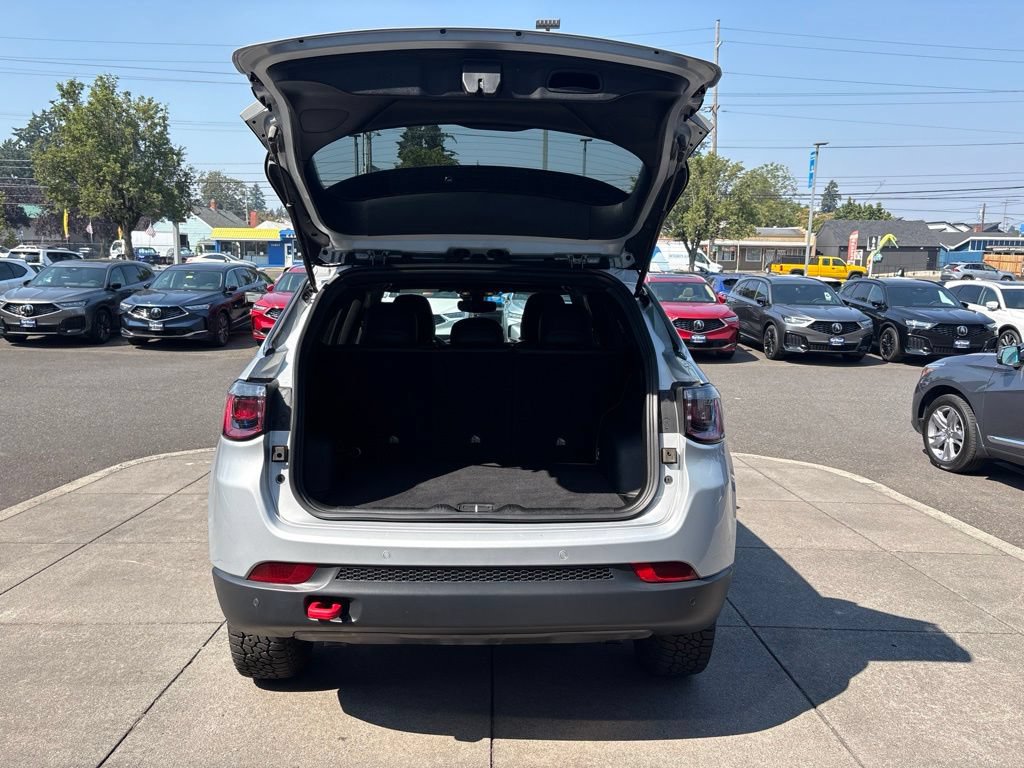 Used 2025 Jeep Compass Trailhawk AWD/4WD image 8