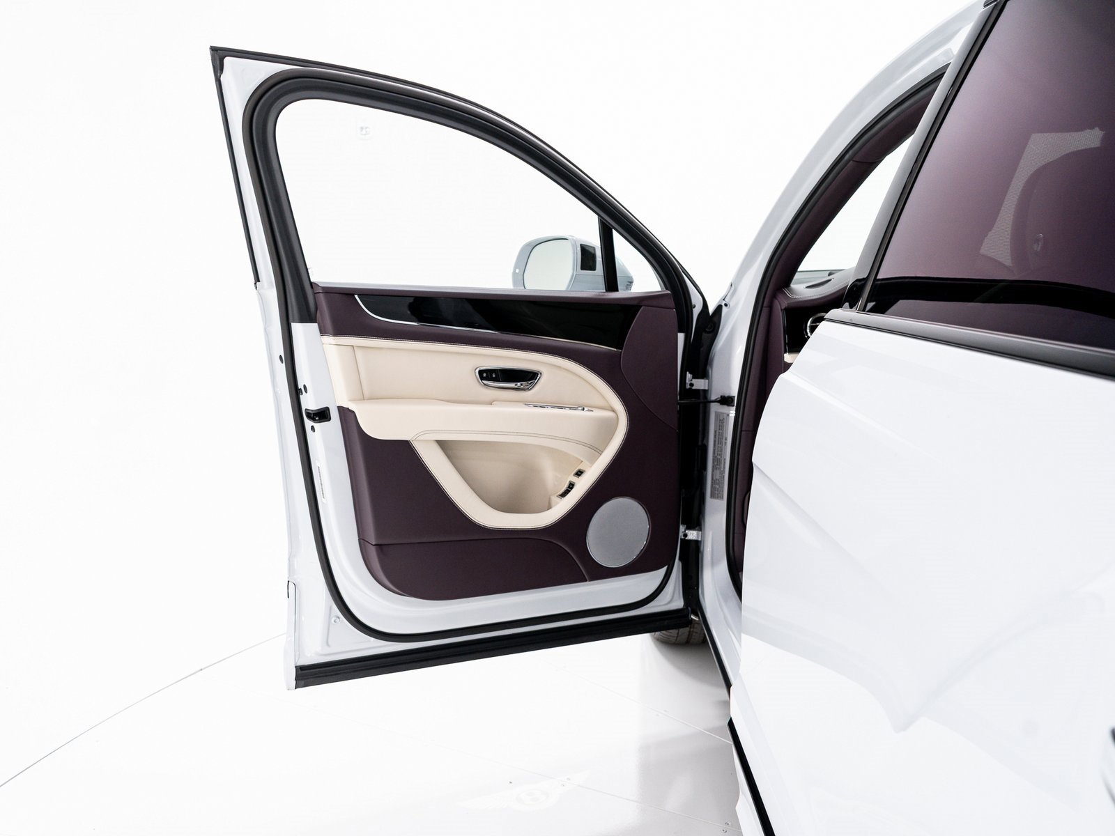 Certified 2023 Bentley Bentayga Extended Wheelbase image 10