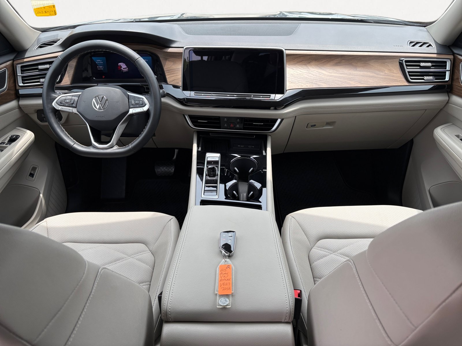 Certified 2025 Volkswagen Atlas SE FWD image 3