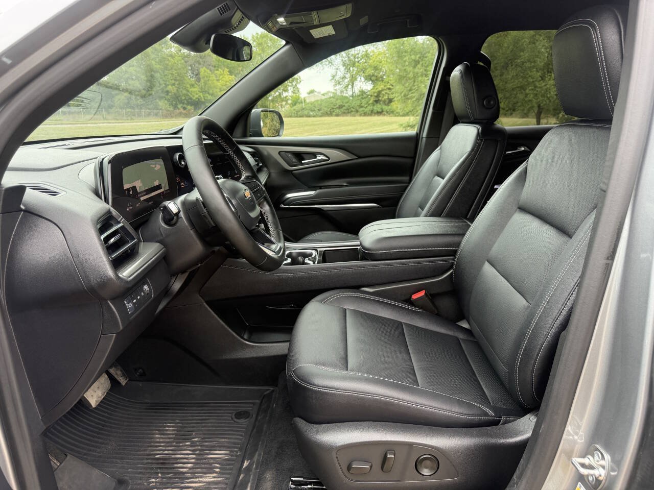 Used 2026 Chevrolet Traverse LT w/ LPO, Floor Liner Package AWD/4WD image 9