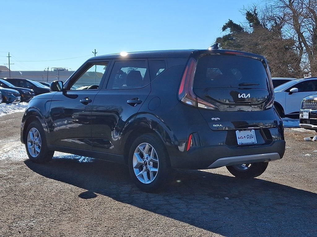 Certified 2023 Kia Soul LX w/ LX Technology Package FWD image 5