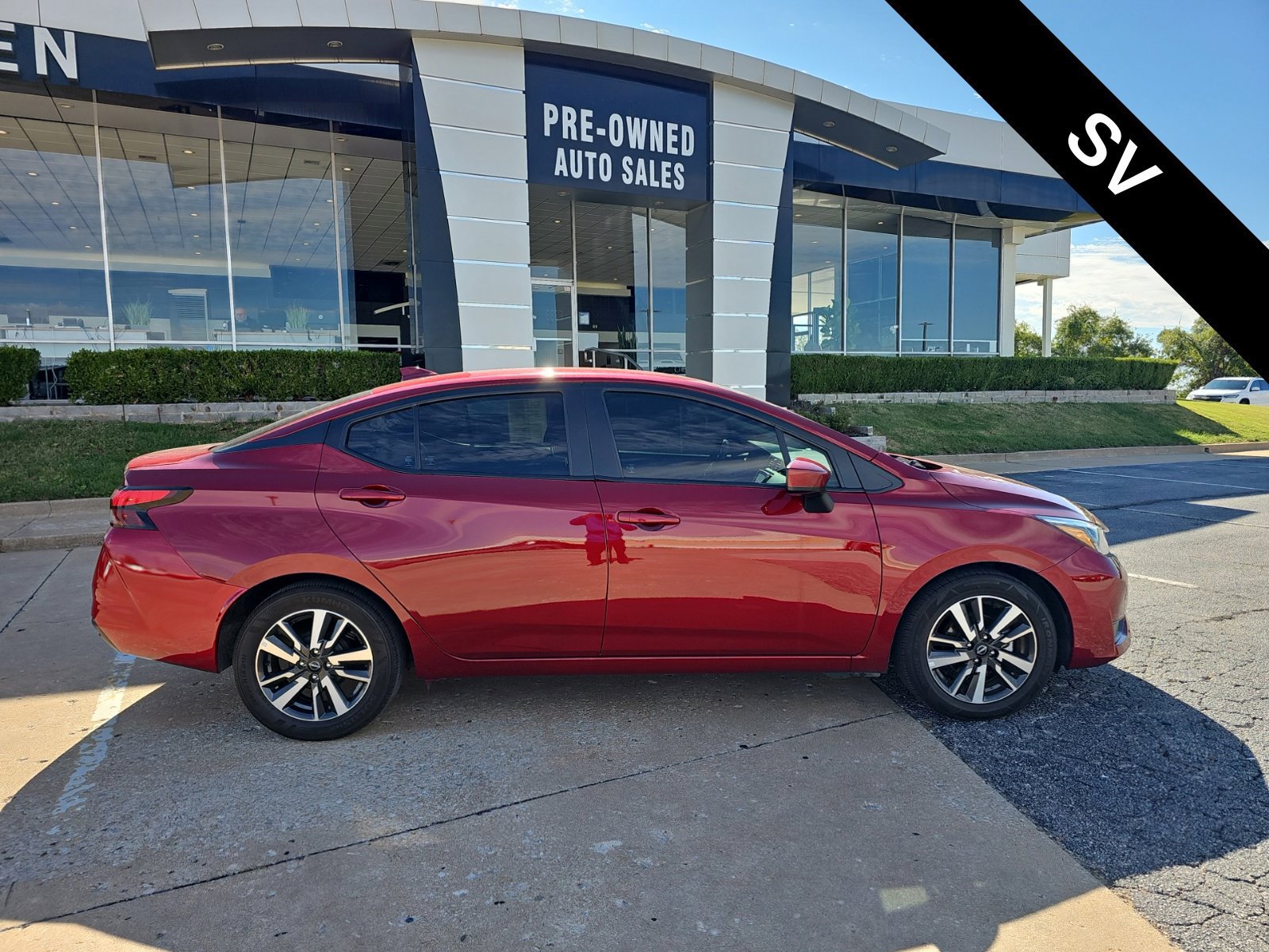 Used 2025 Nissan Versa SV FWD image 2