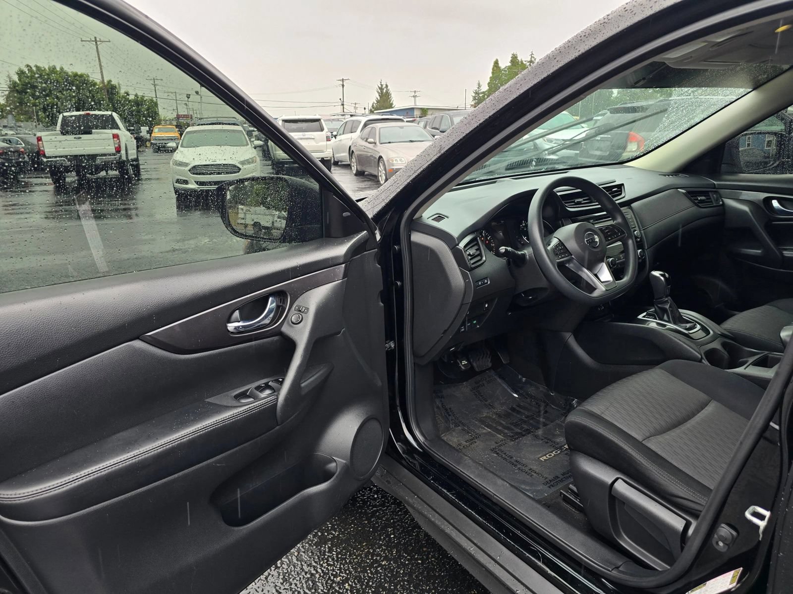 Used 2018 Nissan Rogue S AWD/4WD image 18