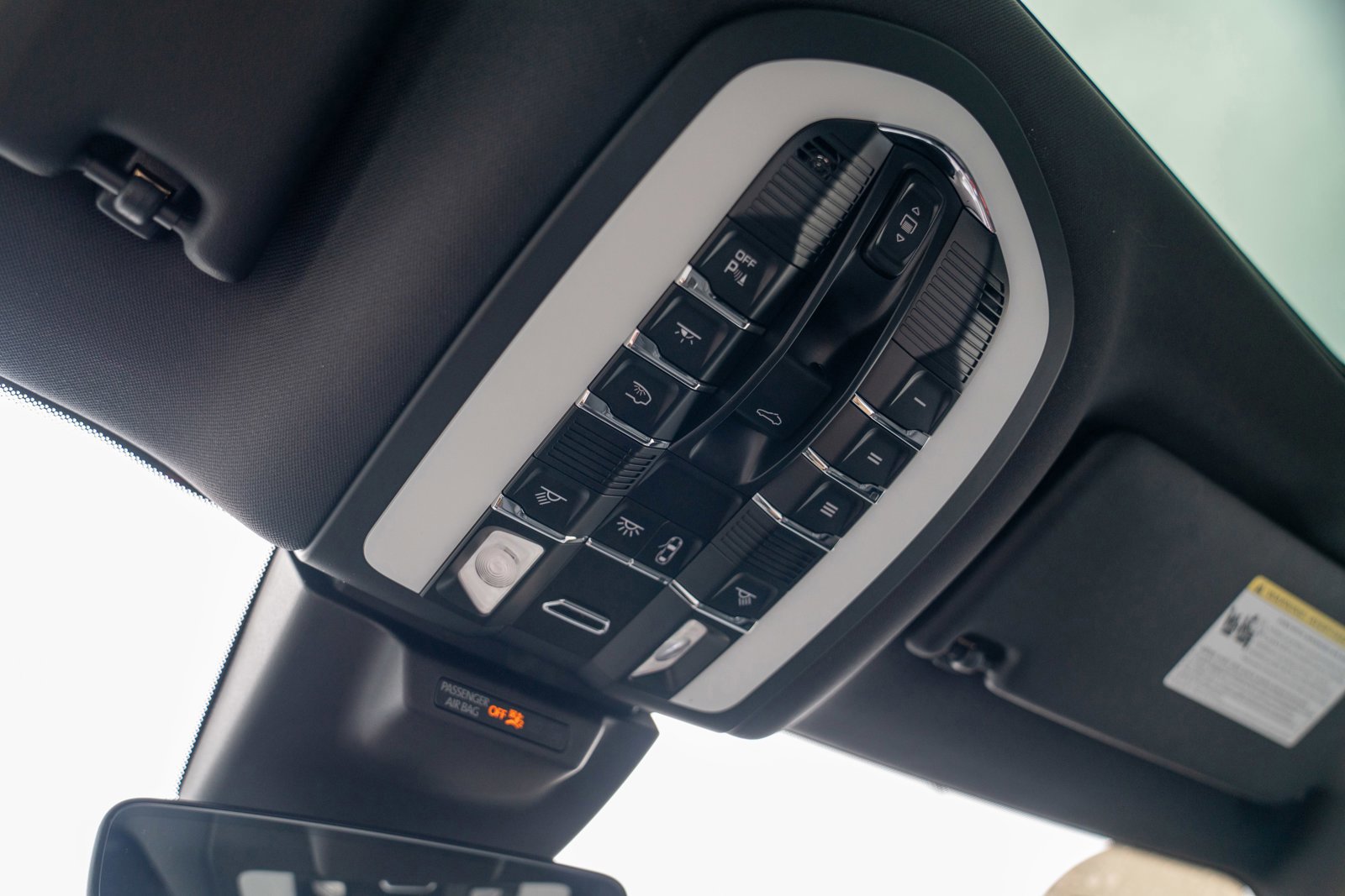 Certified 2025 Porsche Macan image 22