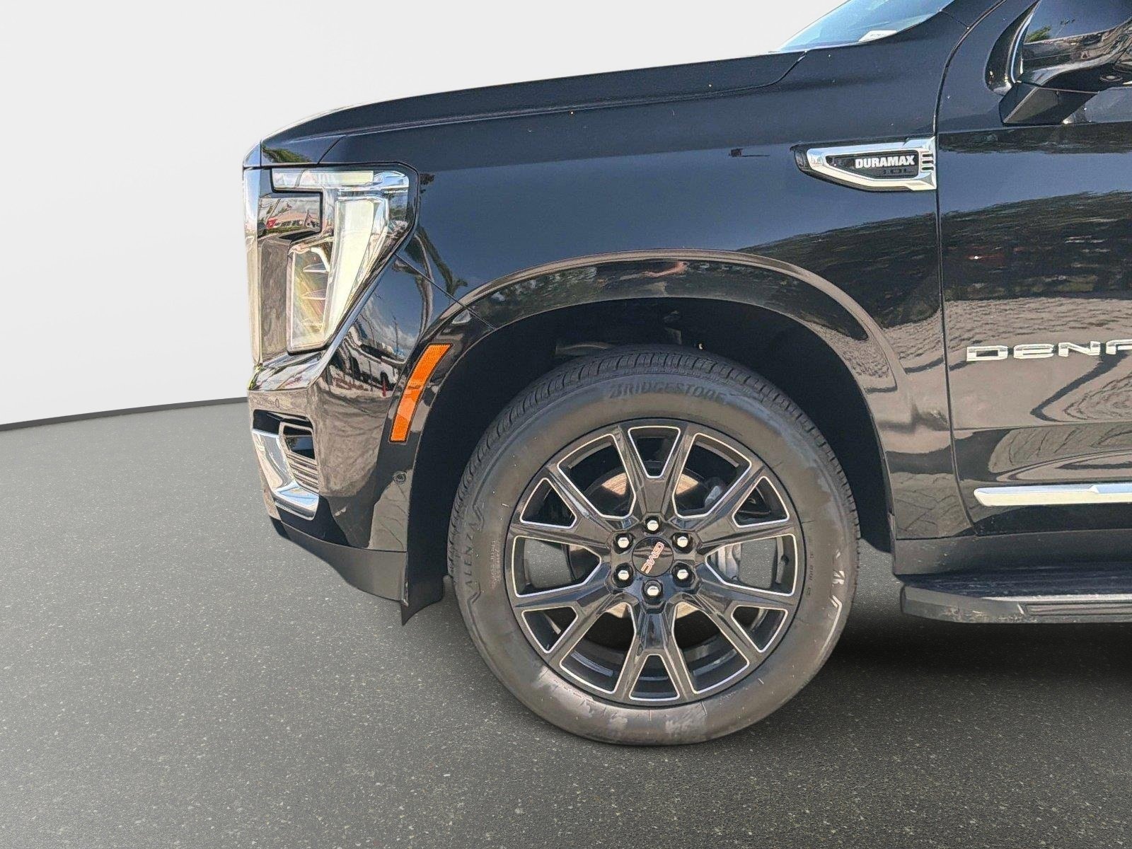 Used 2026 GMC Yukon Denali w/ Advanced Technology Package AWD/4WD image 12
