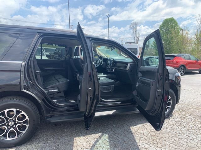 Used 2024 Ford Expedition XLT image 11