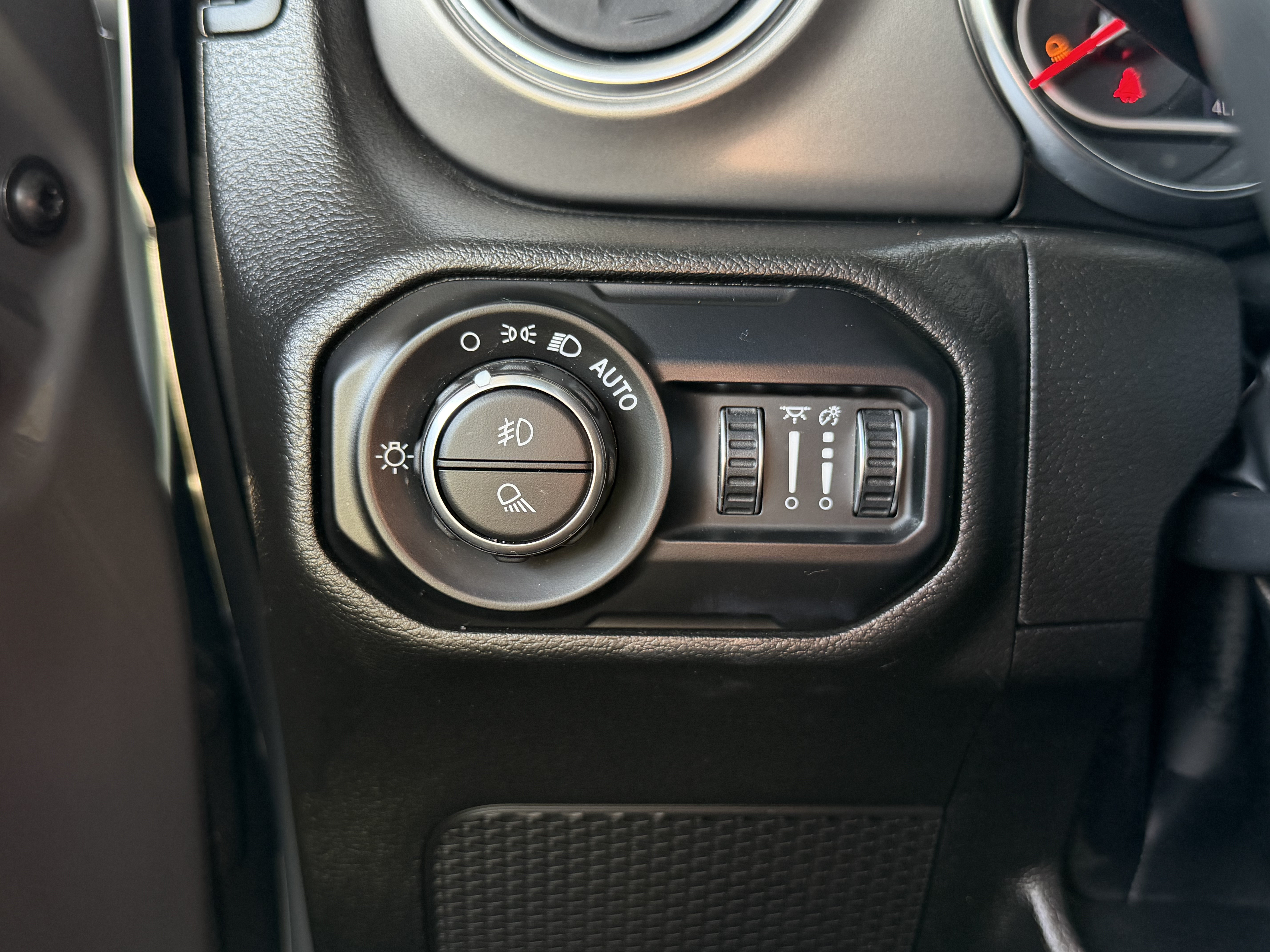 Used 2022 Jeep Gladiator Rubicon w/ LED Lighting Group AWD/4WD image 43