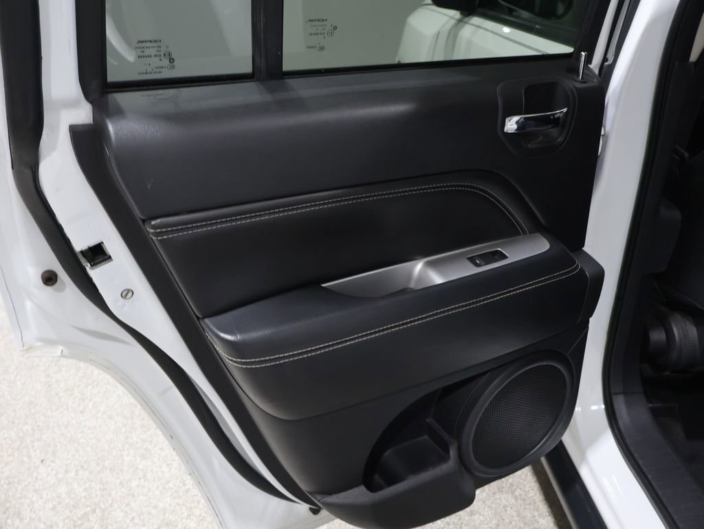 Used 2015 Jeep Compass High Altitude image 24