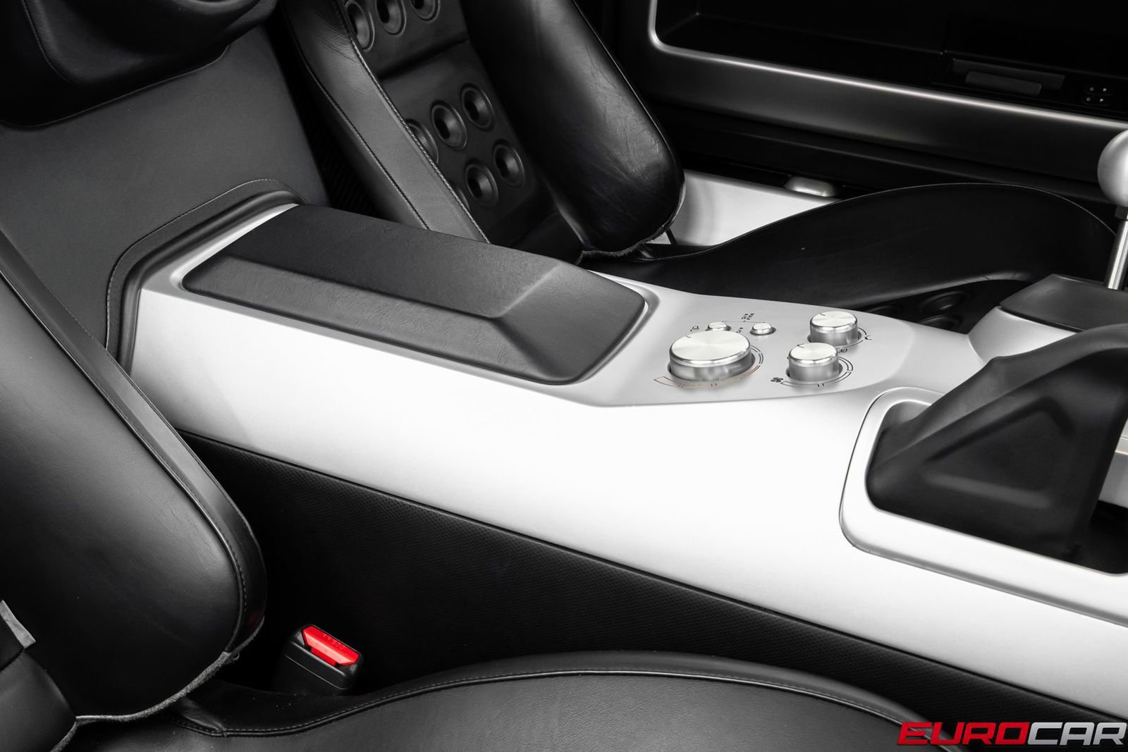 Used 2005 Ford GT RWD image 36