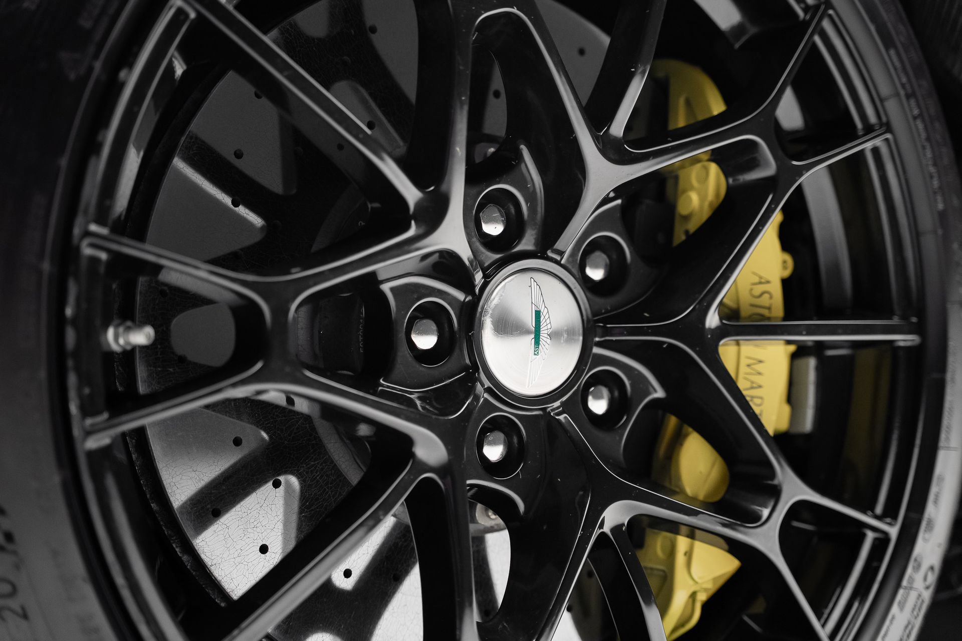 Used 2022 Aston Martin V8 Vantage Coupe RWD image 28