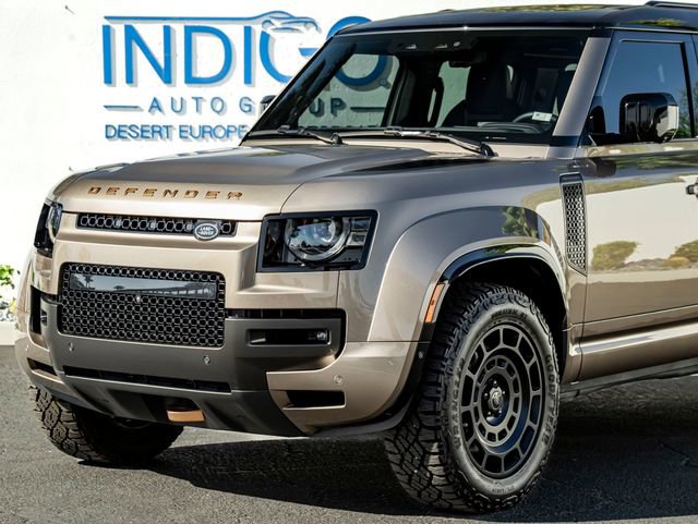 Used 2025 Land Rover Defender 110 AWD/4WD image 2
