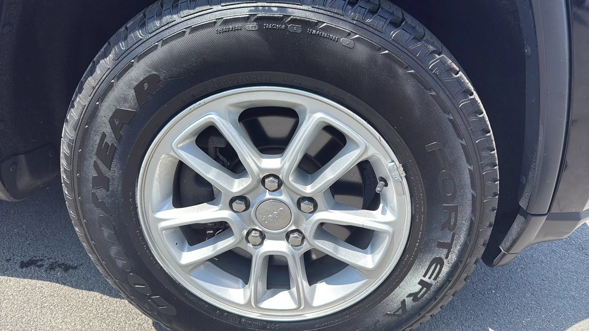 Used 2018 Jeep Grand Cherokee Laredo AWD/4WD image 14