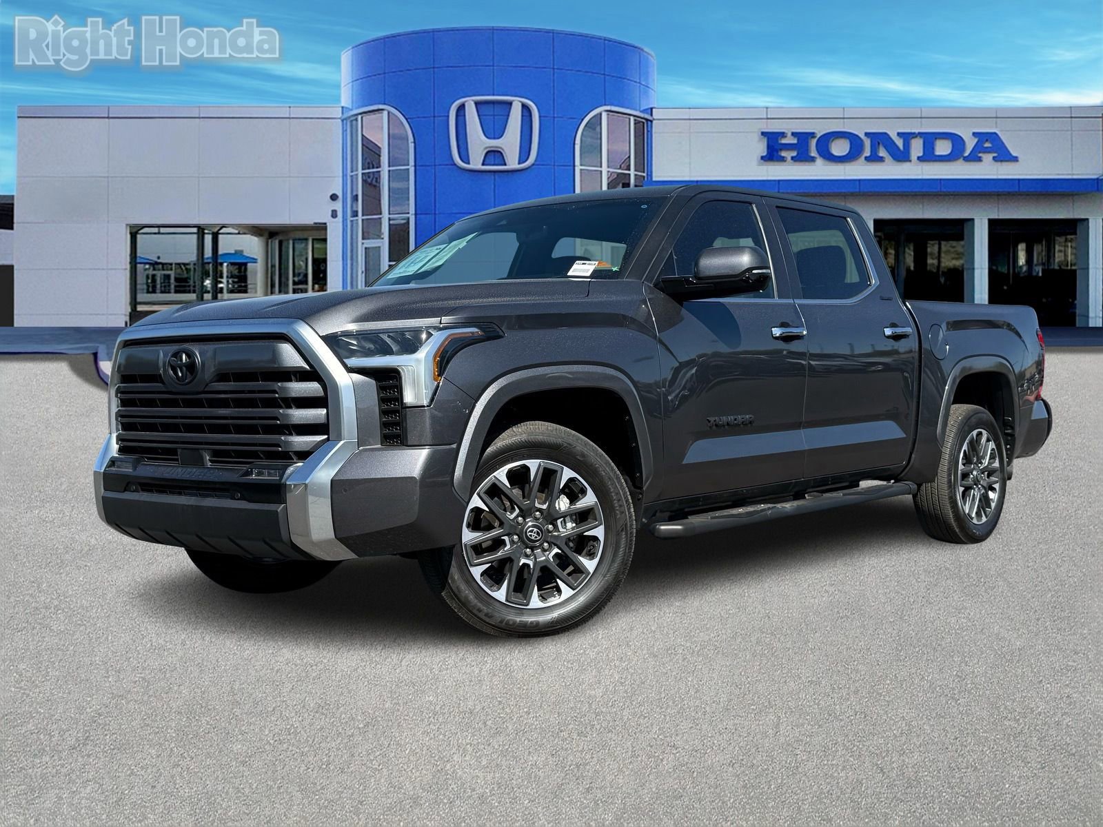 Used 2025 Toyota Tundra Limited AWD/4WD image 2