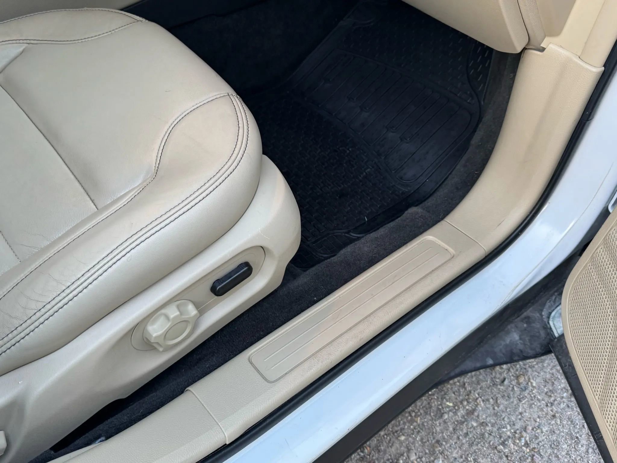 Used 2018 Ford Taurus SEL w/ Equipment Group 201A image 14