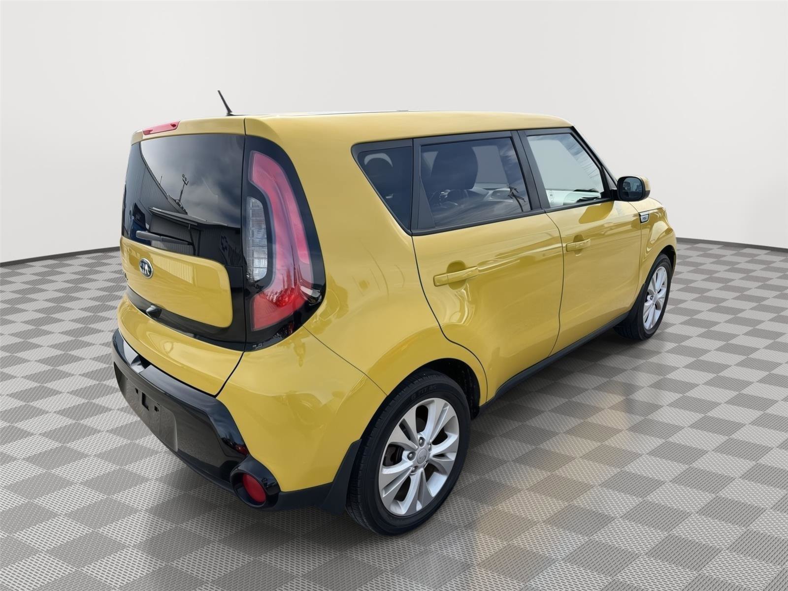 Used 2016 Kia Soul + FWD image 6