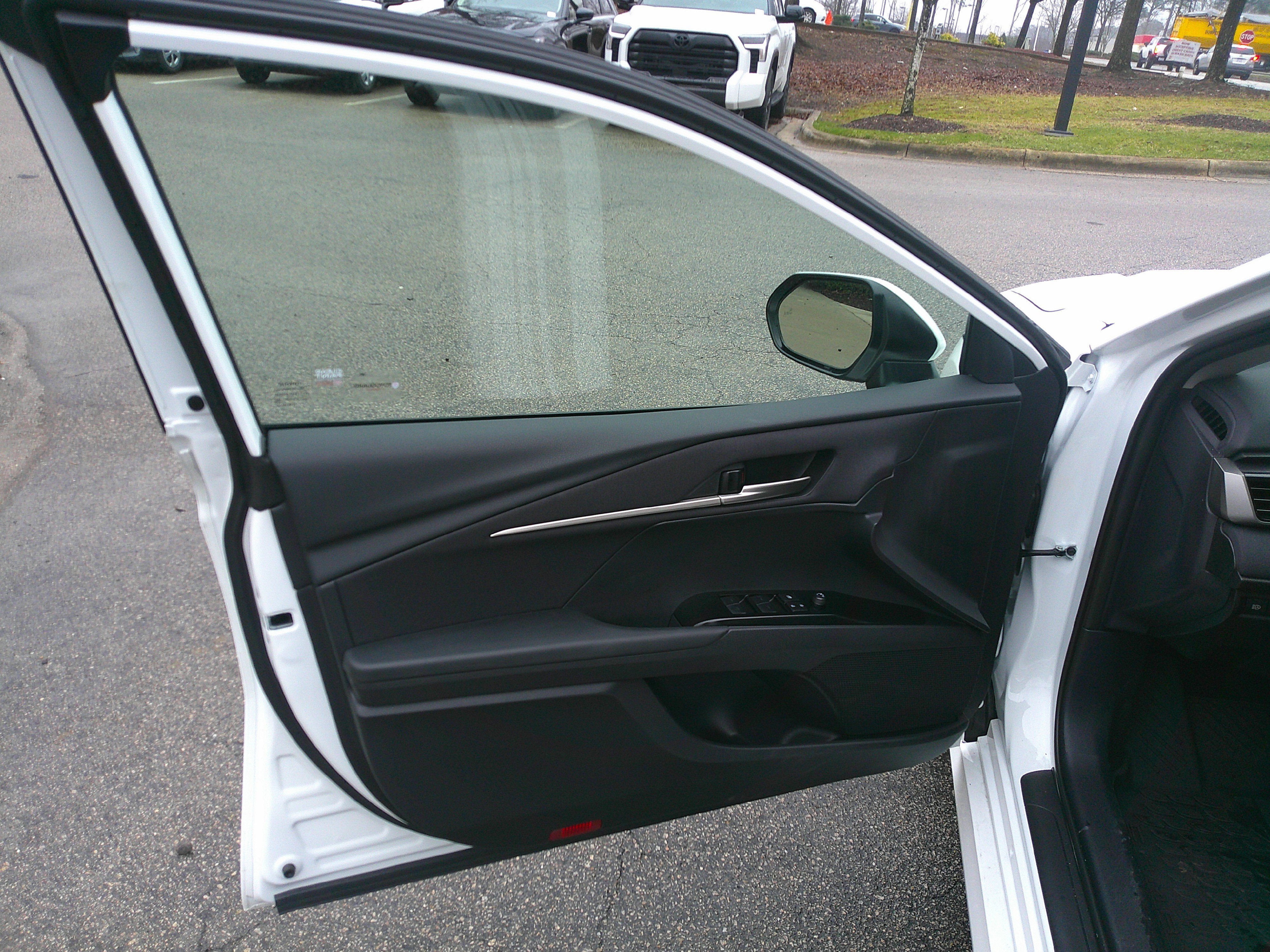 Used 2025 Toyota Camry LE image 17